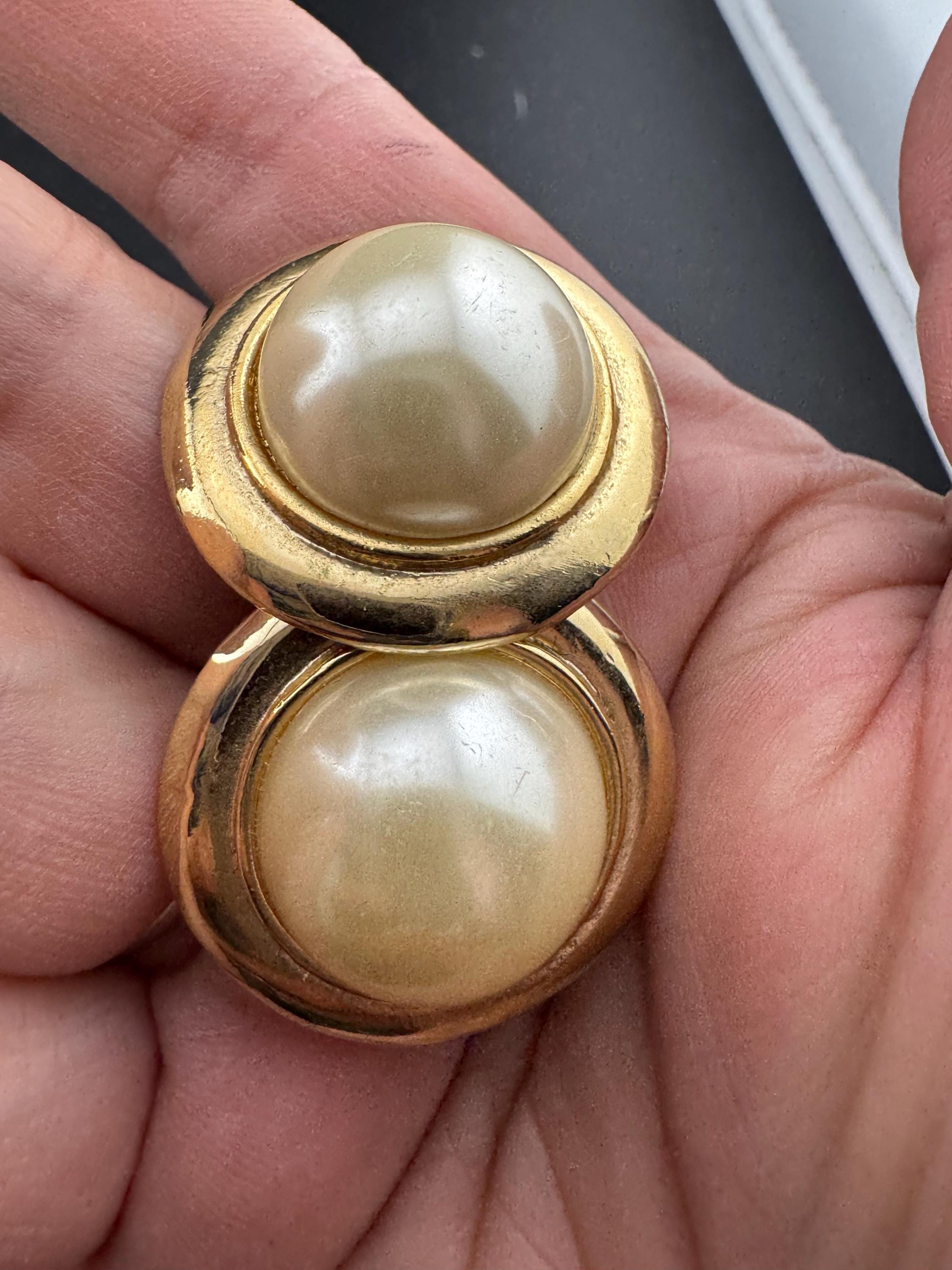 Vintage gold tone 3cm domed clip on earrings faux cream pearl cabochon 1980s