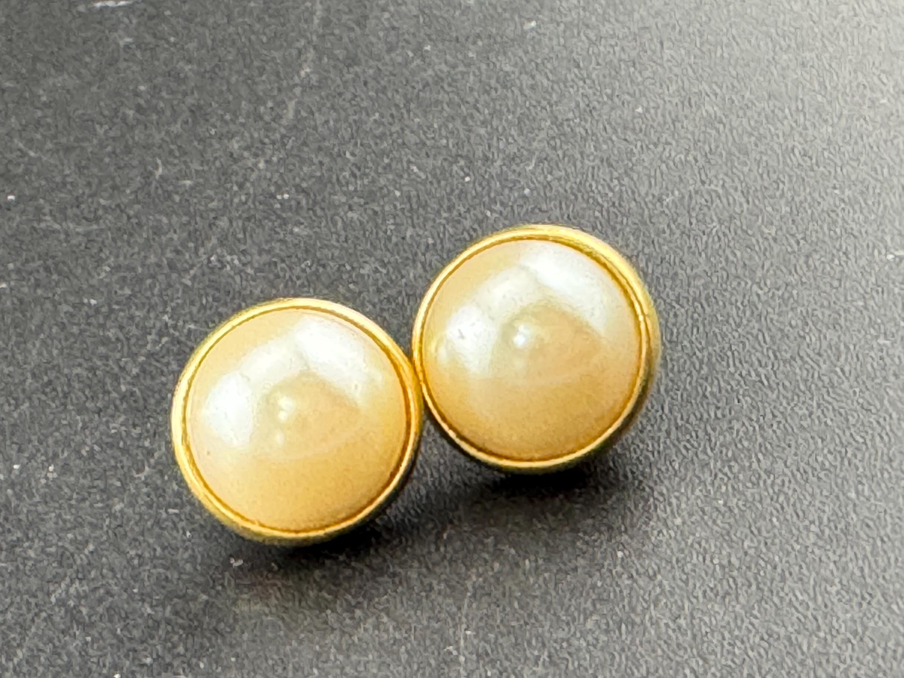 Vintage gold tone dainty 12mm small domed clip on earrings faux cream pearl cabochon 1980s