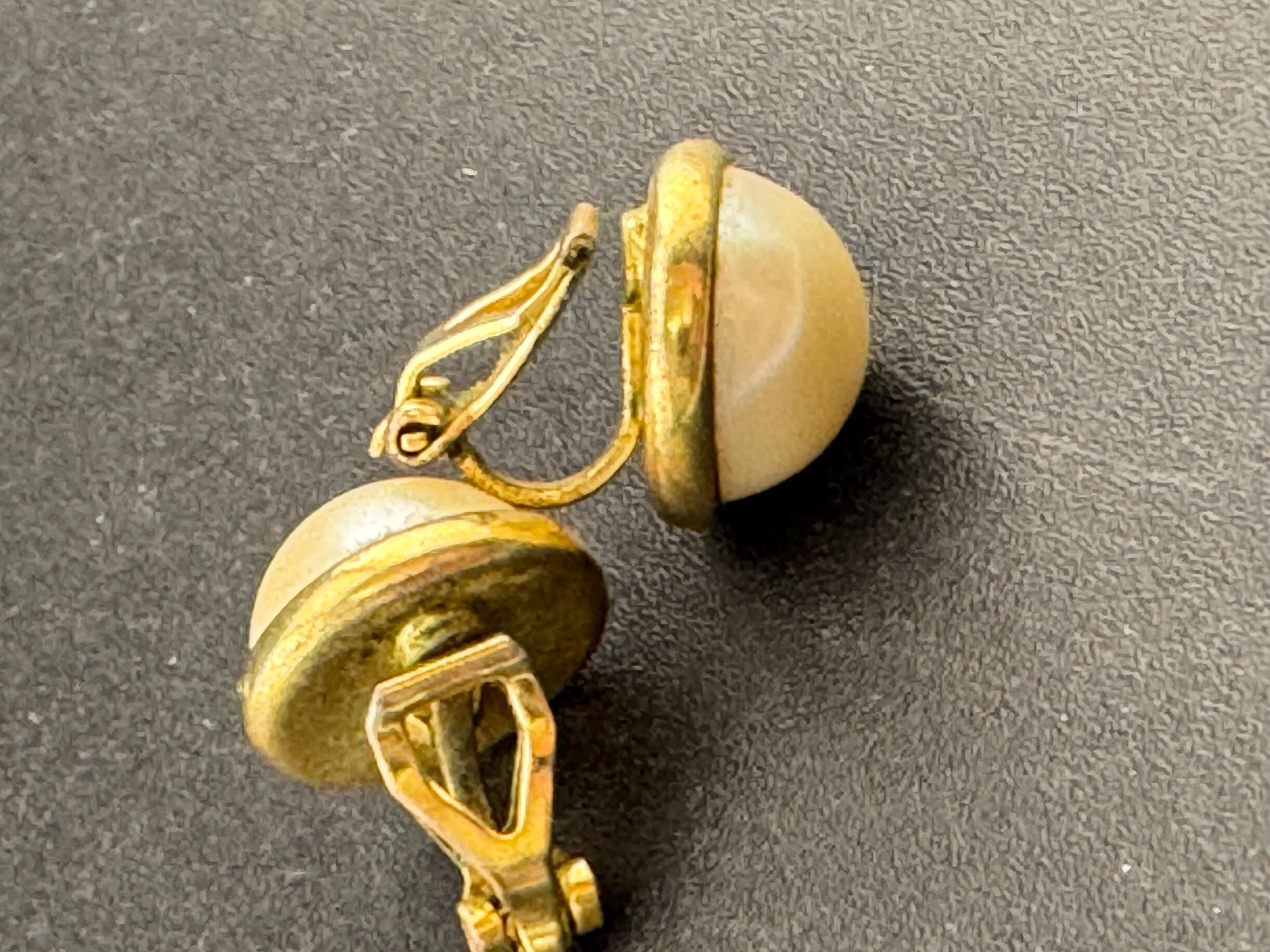 Vintage gold tone dainty 12mm small domed clip on earrings faux cream pearl cabochon 1980s