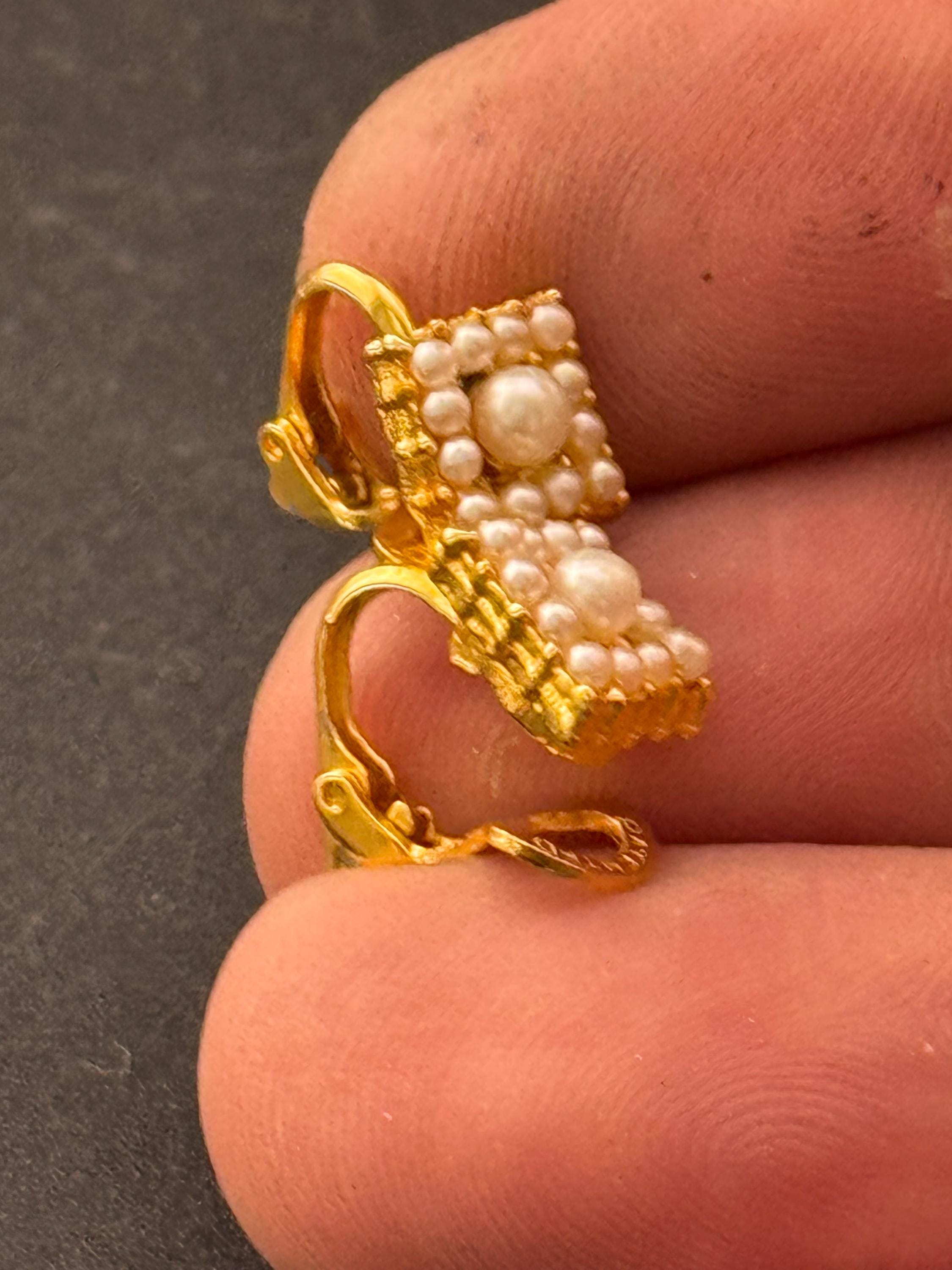 Vintage gold tone dainty 8mm small square clip on earrings faux cream pearl 1980s