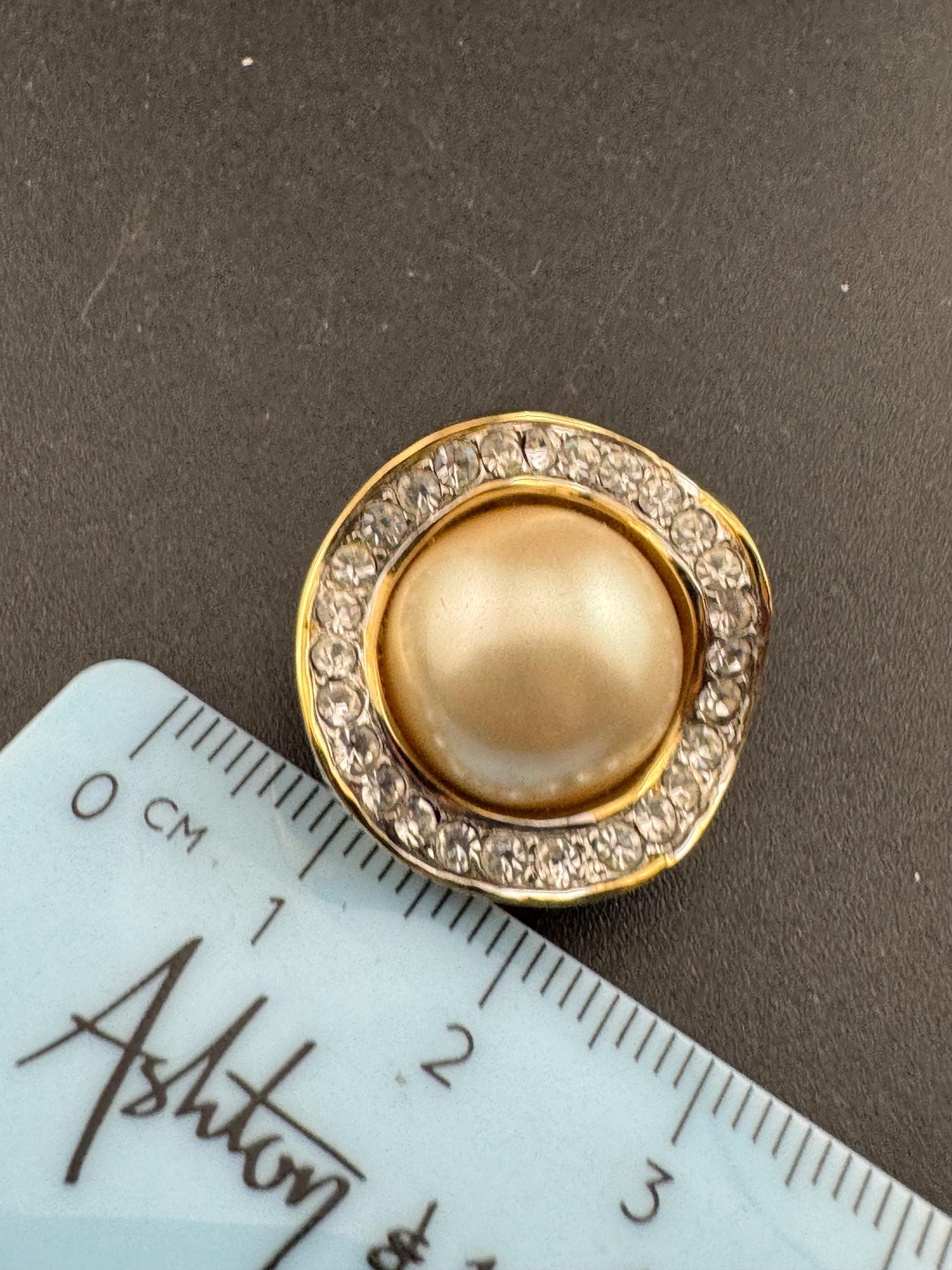 Vintage gold tone round domed faux pearl clip on Stud button earrings diamanté