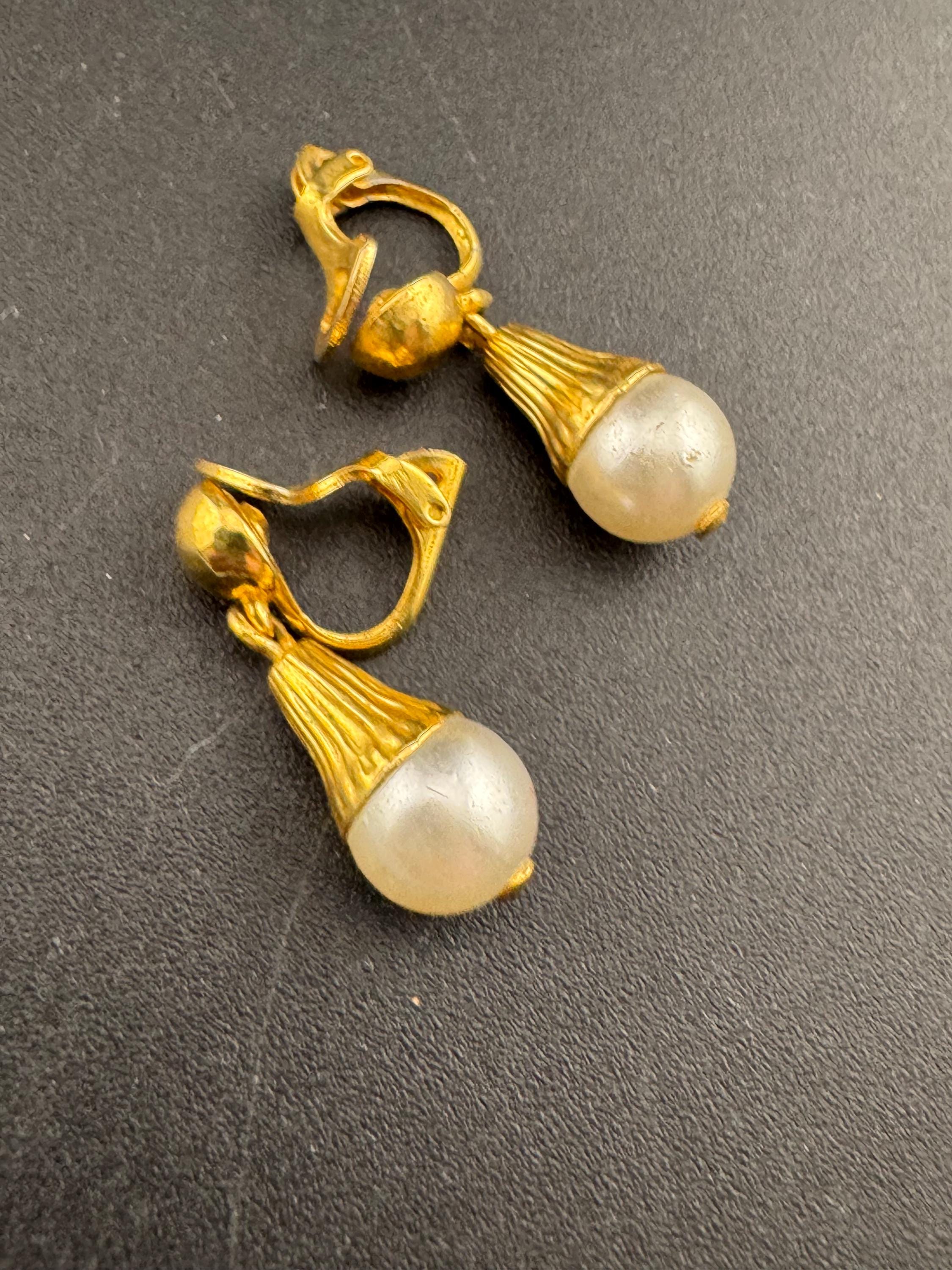 vintage gold tone cream faux pearl round ball drop earrings Clip on 2cm