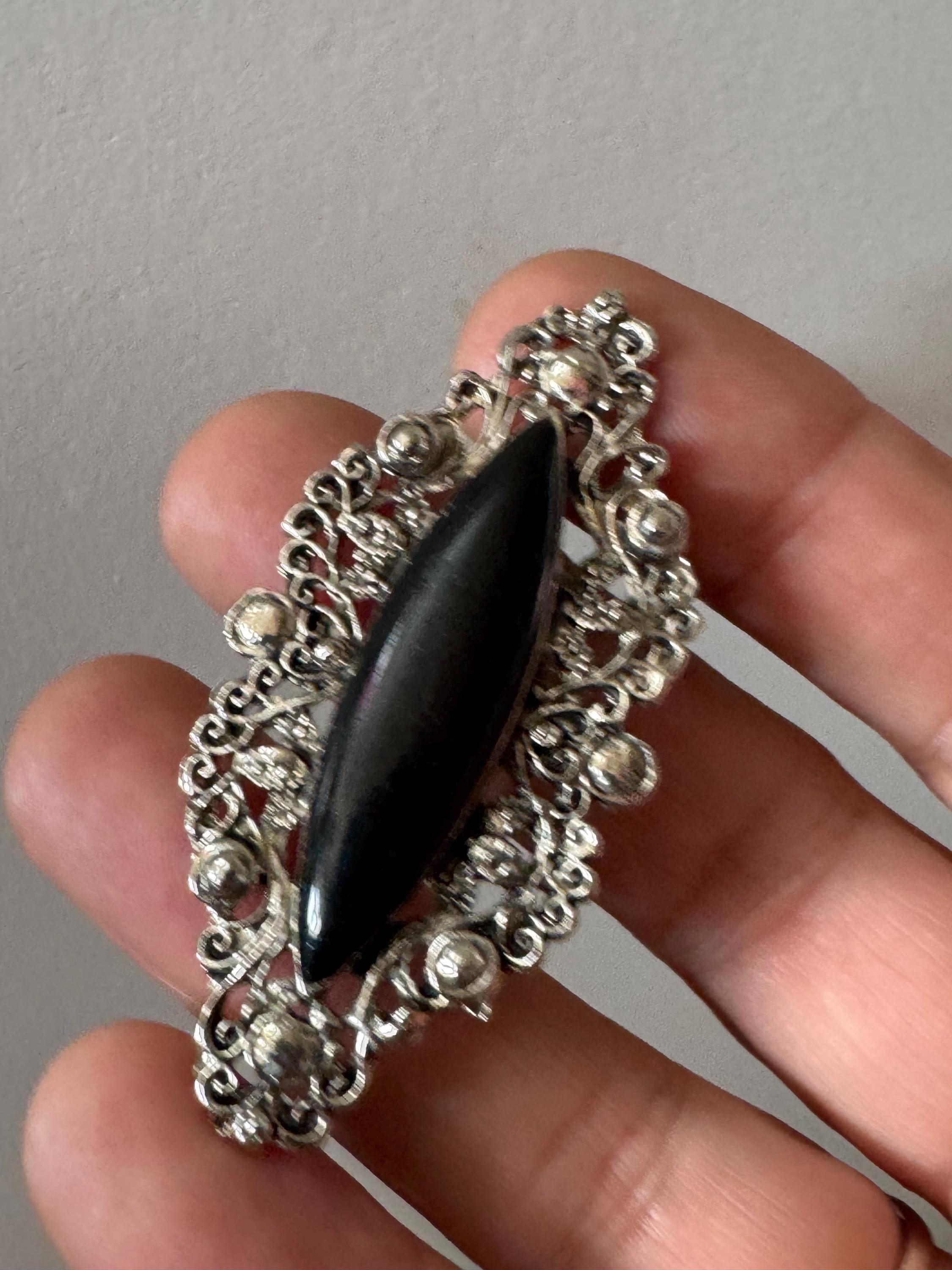 retro Stylish black minimalist elipse brooch plastic resin metal 5cm