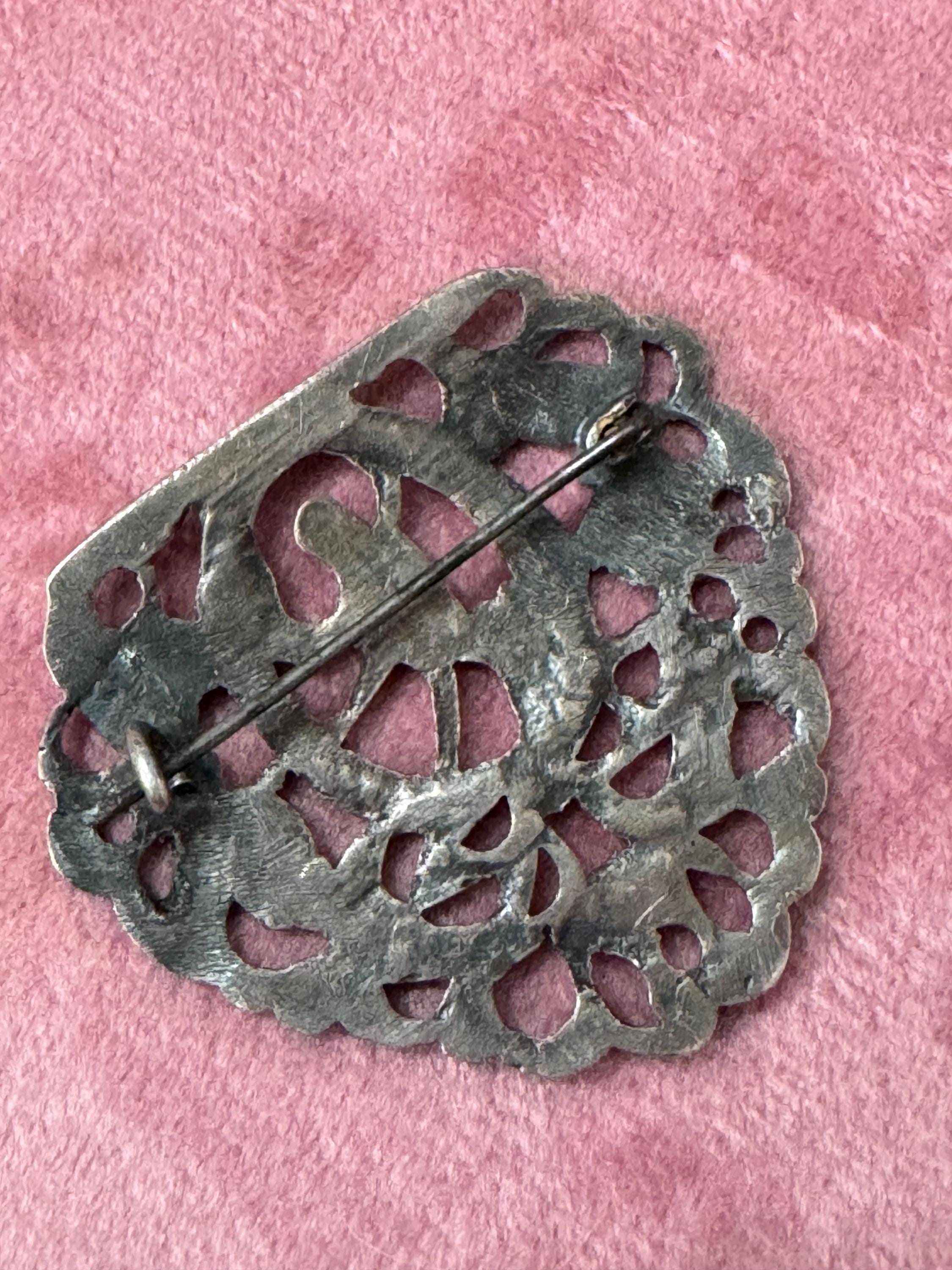 Antique Victorian unusual open work digital silver metal brooch with c clasp