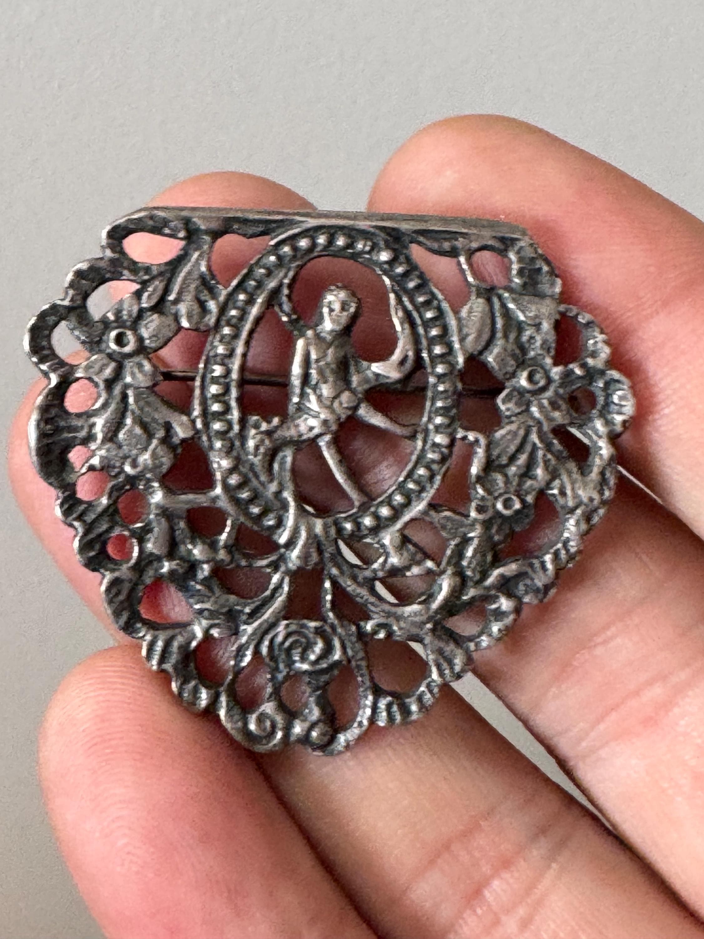 Antique Victorian unusual open work digital silver metal brooch with c clasp