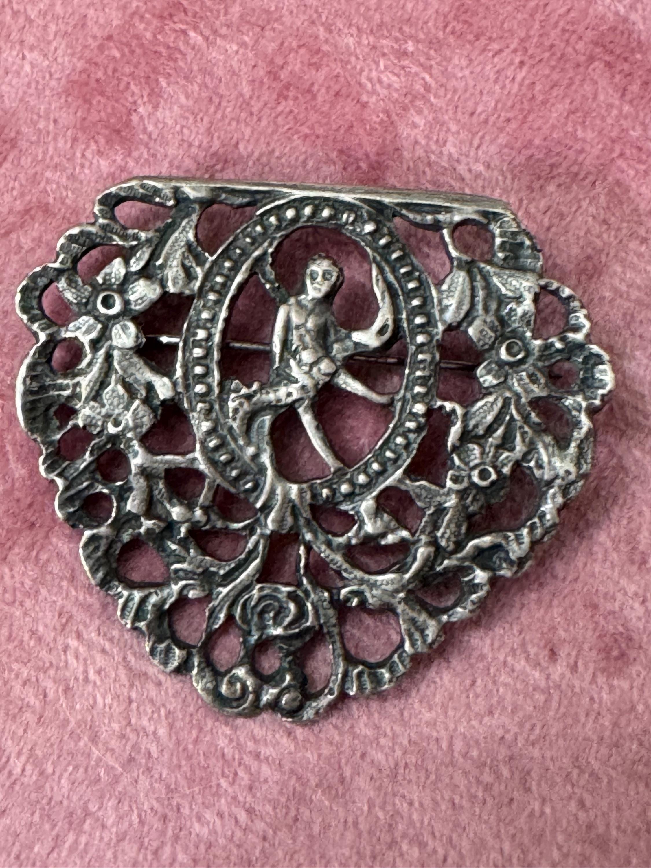 Antique Victorian unusual open work digital silver metal brooch with c clasp