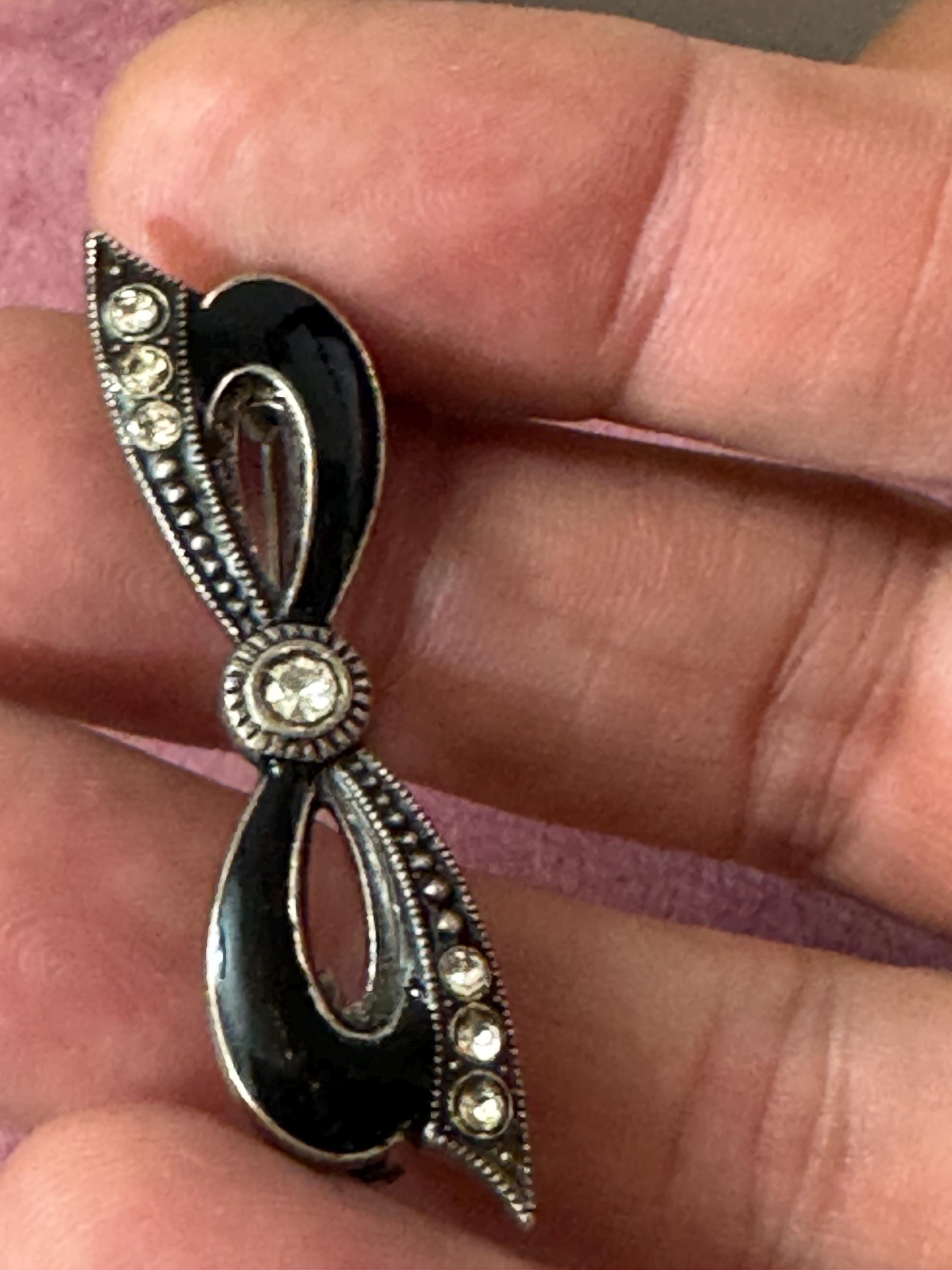 Vintage French mid century black enamel diamanté small Bow Brooch  Antique trombone clasp