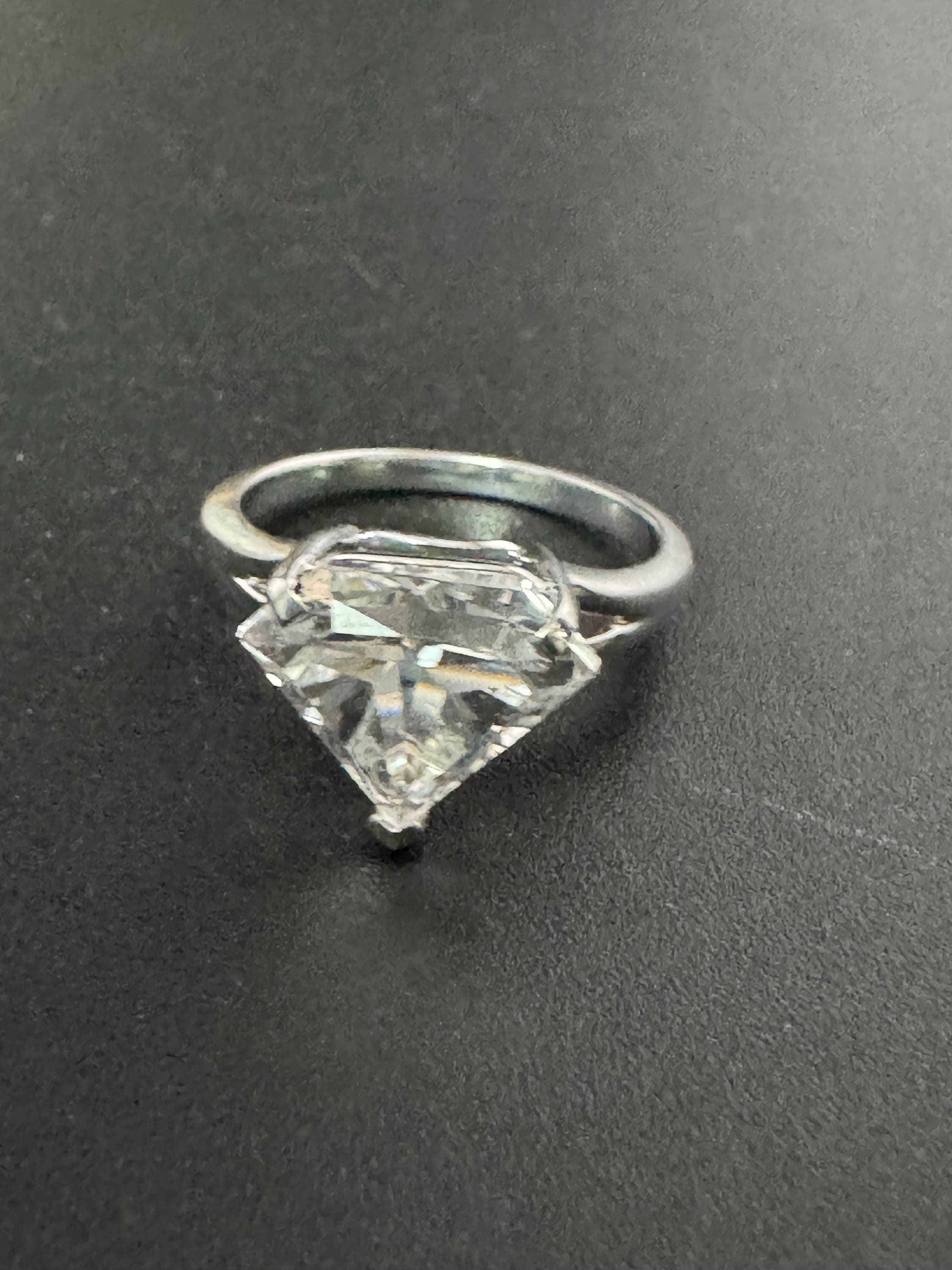 Size M 925 sterling silver clear gemstone gem set dress ring 2.6 grams