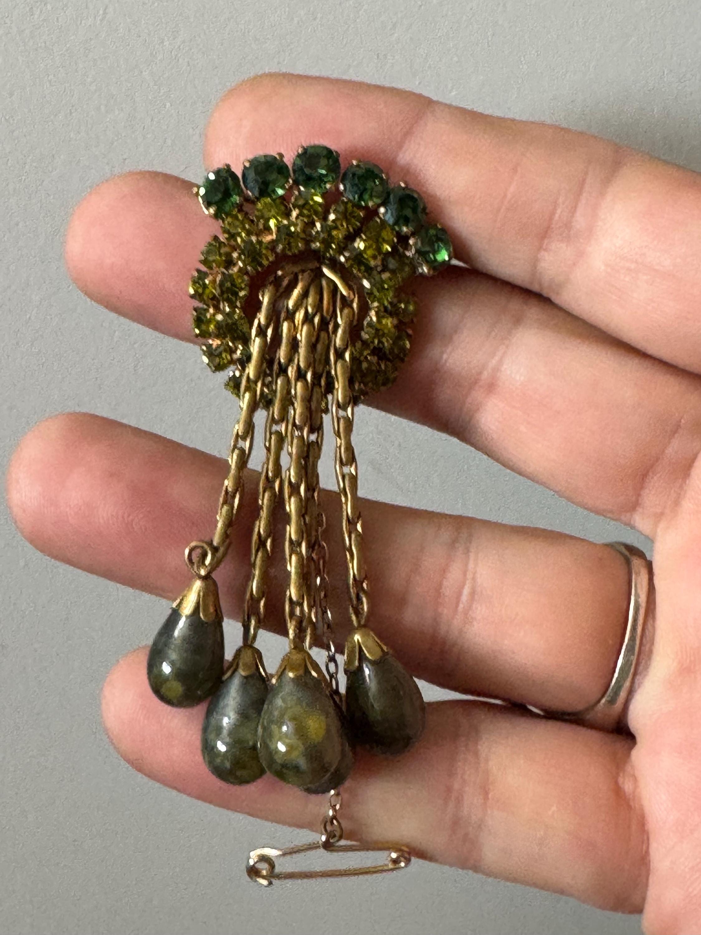 Vintage Gold Tone Green Gemstone Brooch: Rhinestone Dangly Drop, 1950s Style