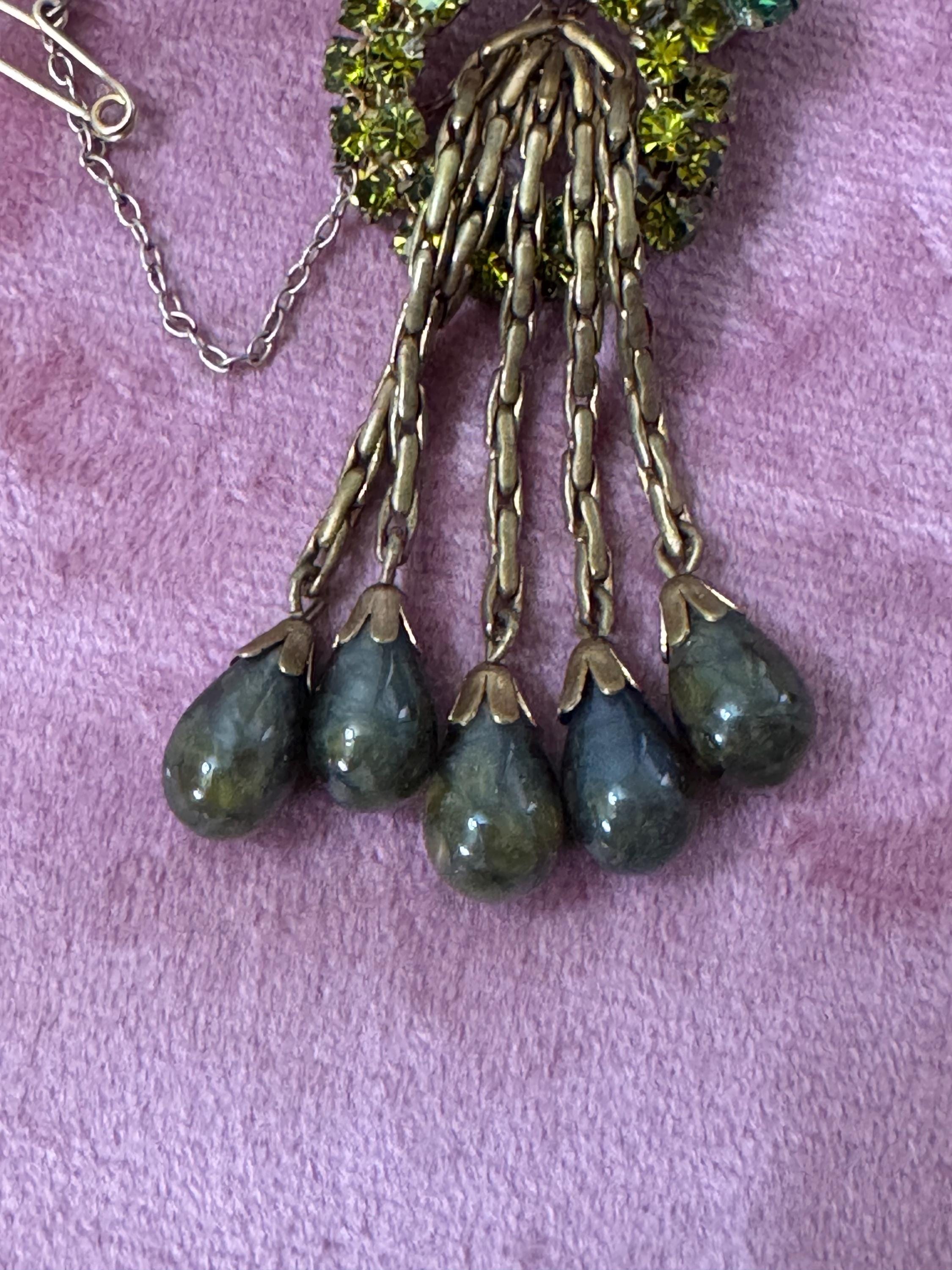 Vintage Gold Tone Green Gemstone Brooch: Rhinestone Dangly Drop, 1950s Style