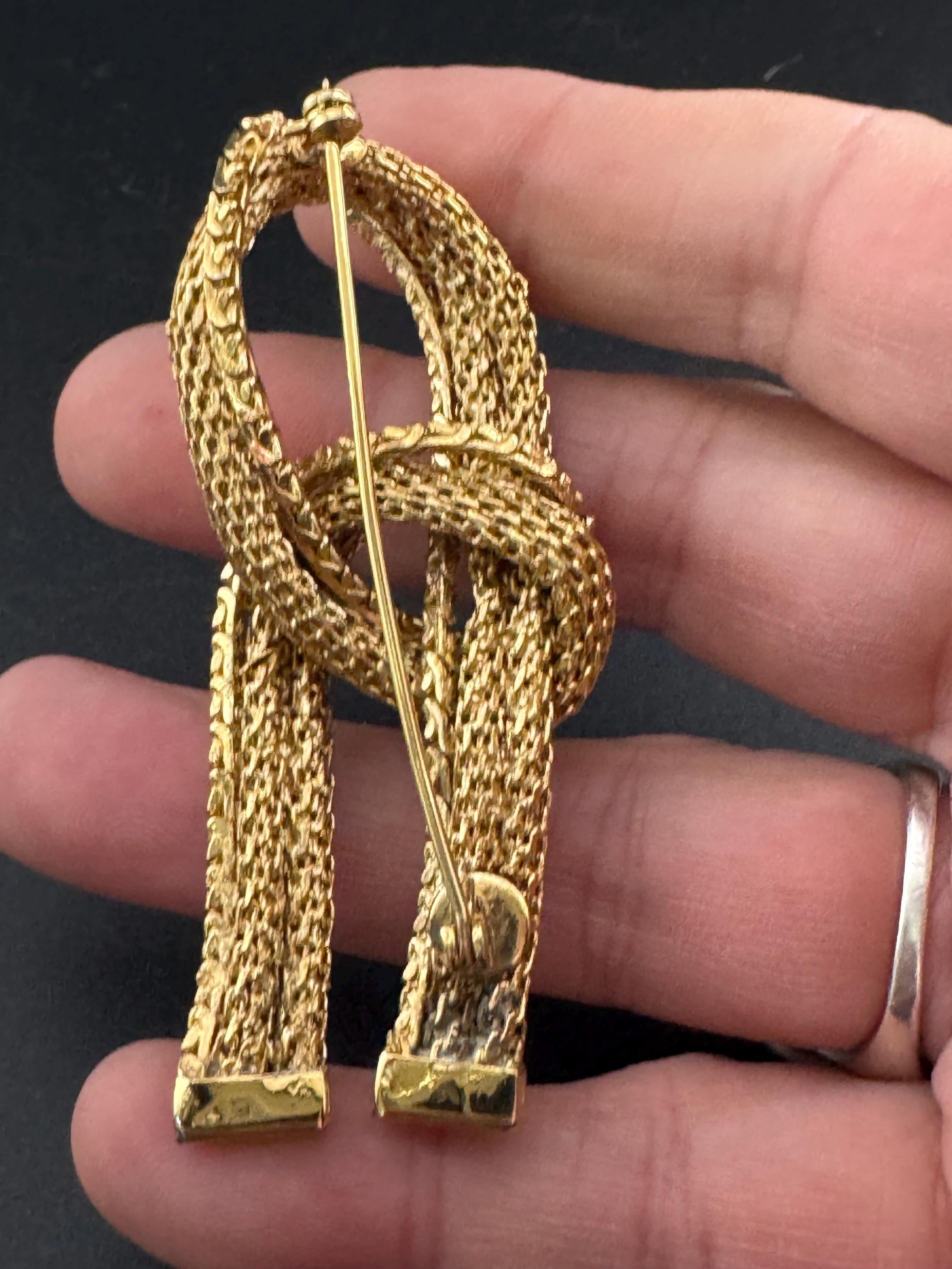 Vintage Gold Tone Rope Knot Brooch: Mid-Century Modernist Design