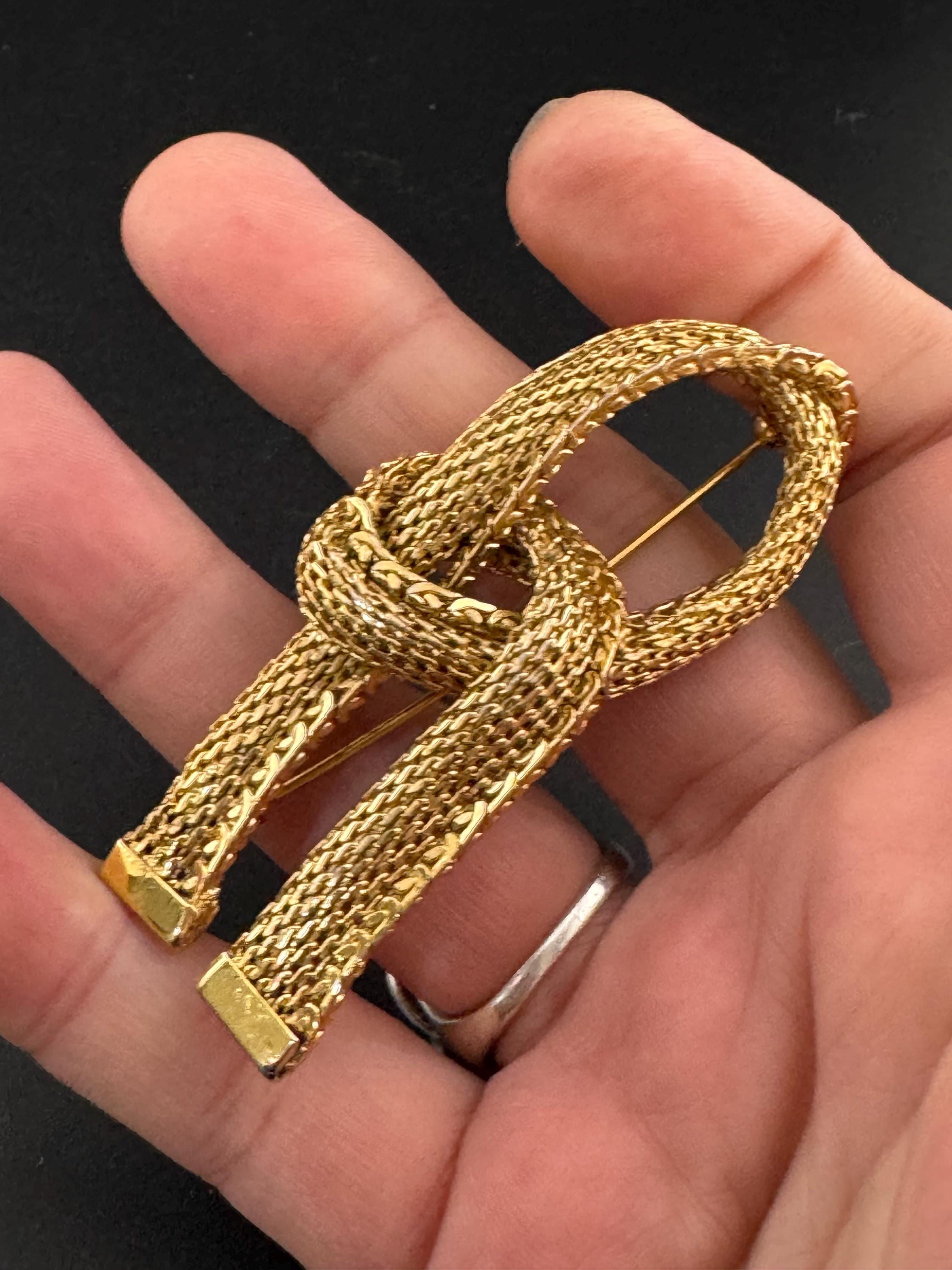 Vintage Gold Tone Rope Knot Brooch: Mid-Century Modernist Design