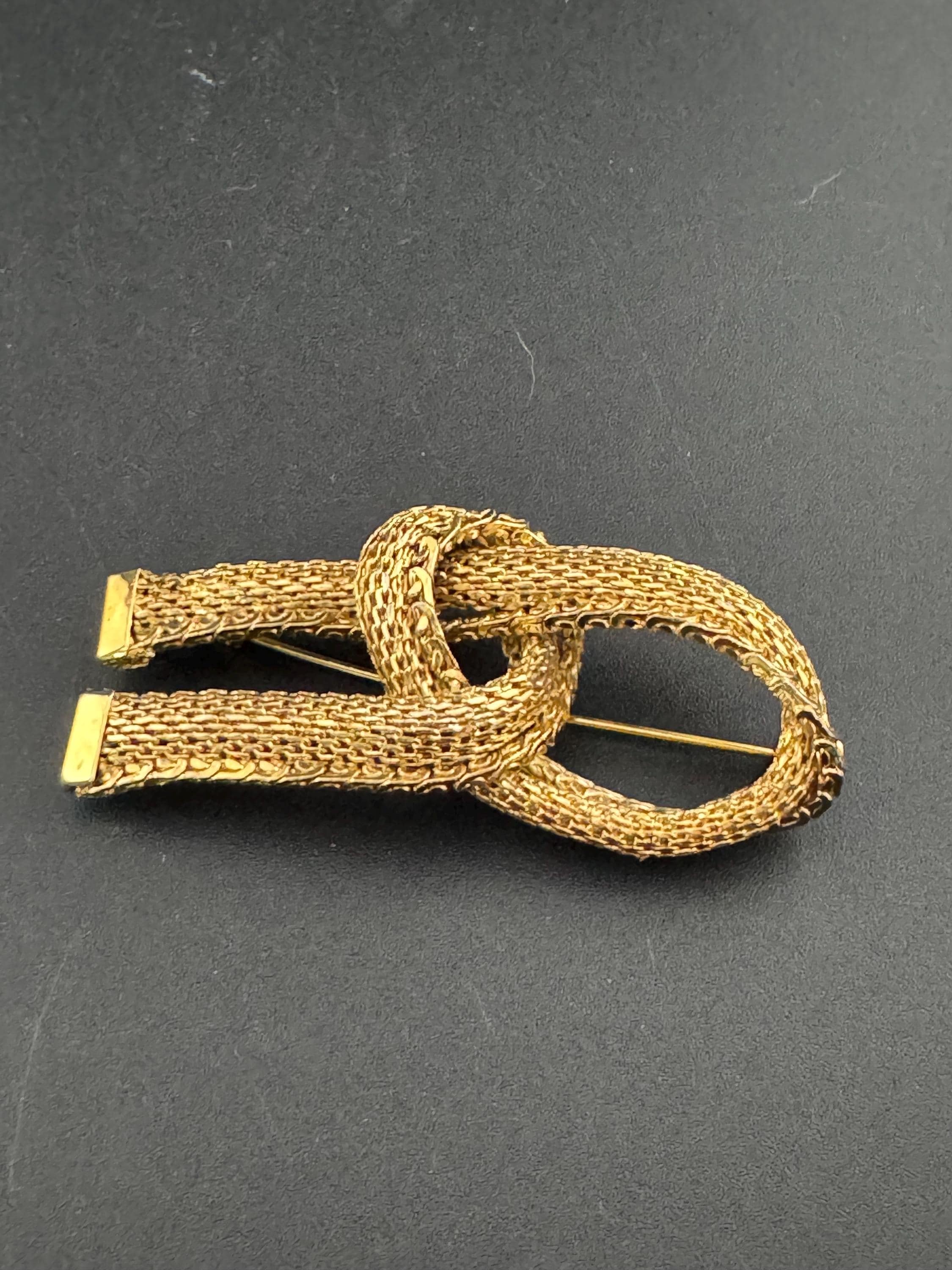 Vintage Gold Tone Rope Knot Brooch: Mid-Century Modernist Design