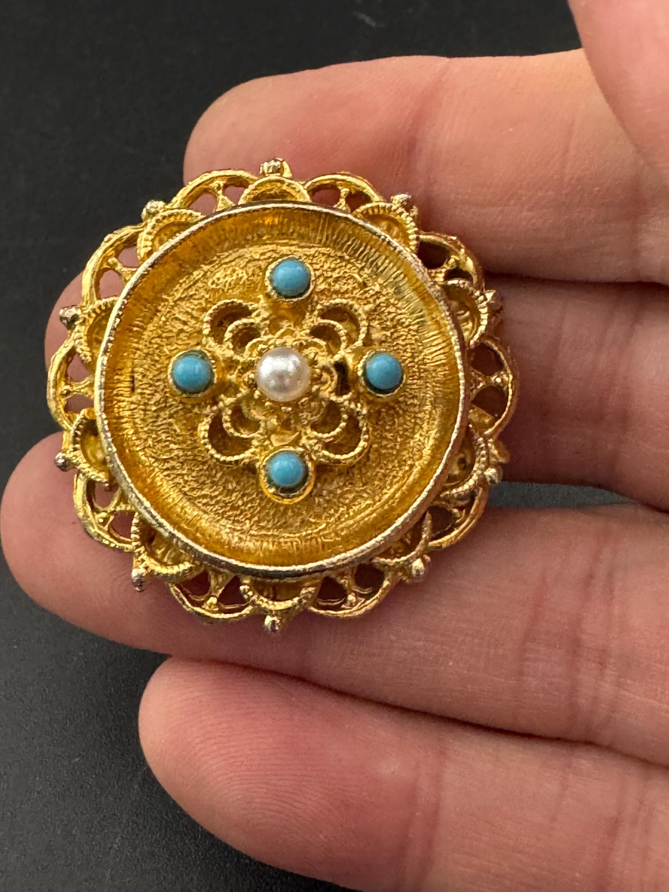 Signed Hollywood vintage gold tone turquoise bead & faux pearl round bullseye brooch