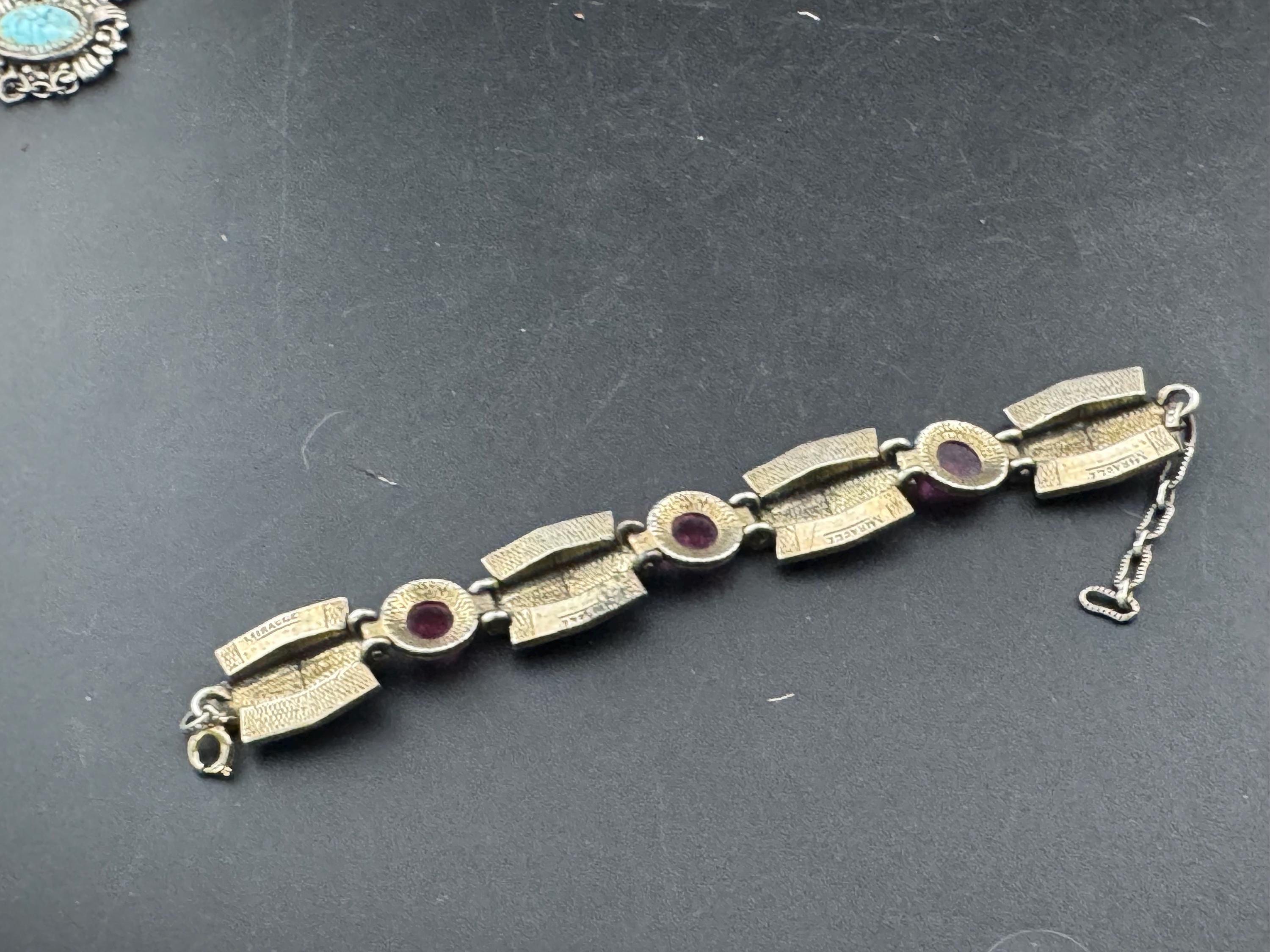 Vintage Signed Miracle Scottish Bracelet: Silver Tone Faux Agate Panel Link