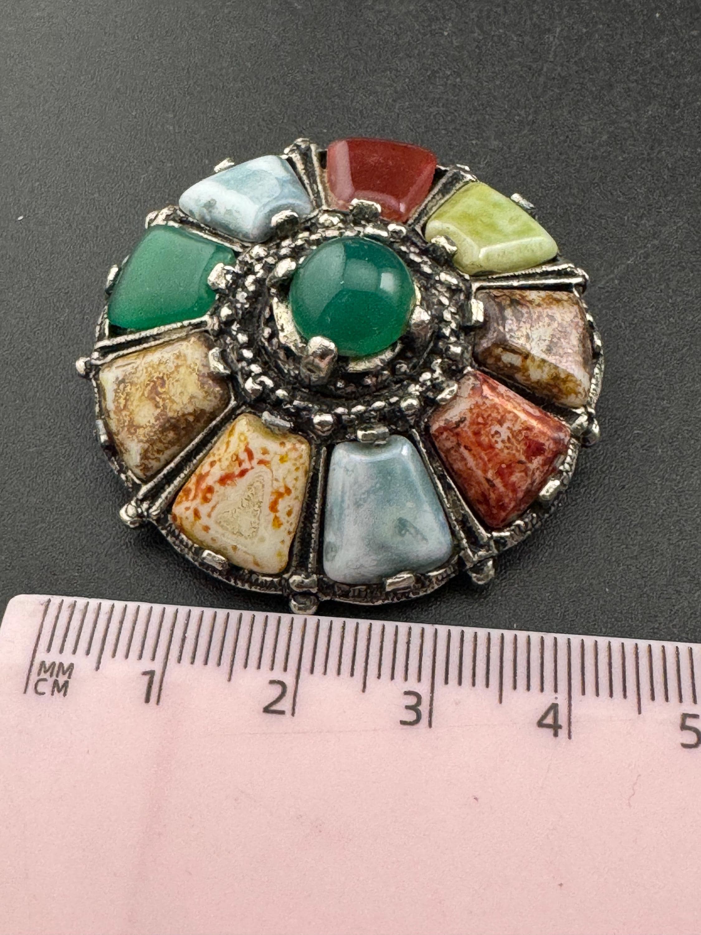 Vintage silver tone Scottish natural agates pebble glass brooch