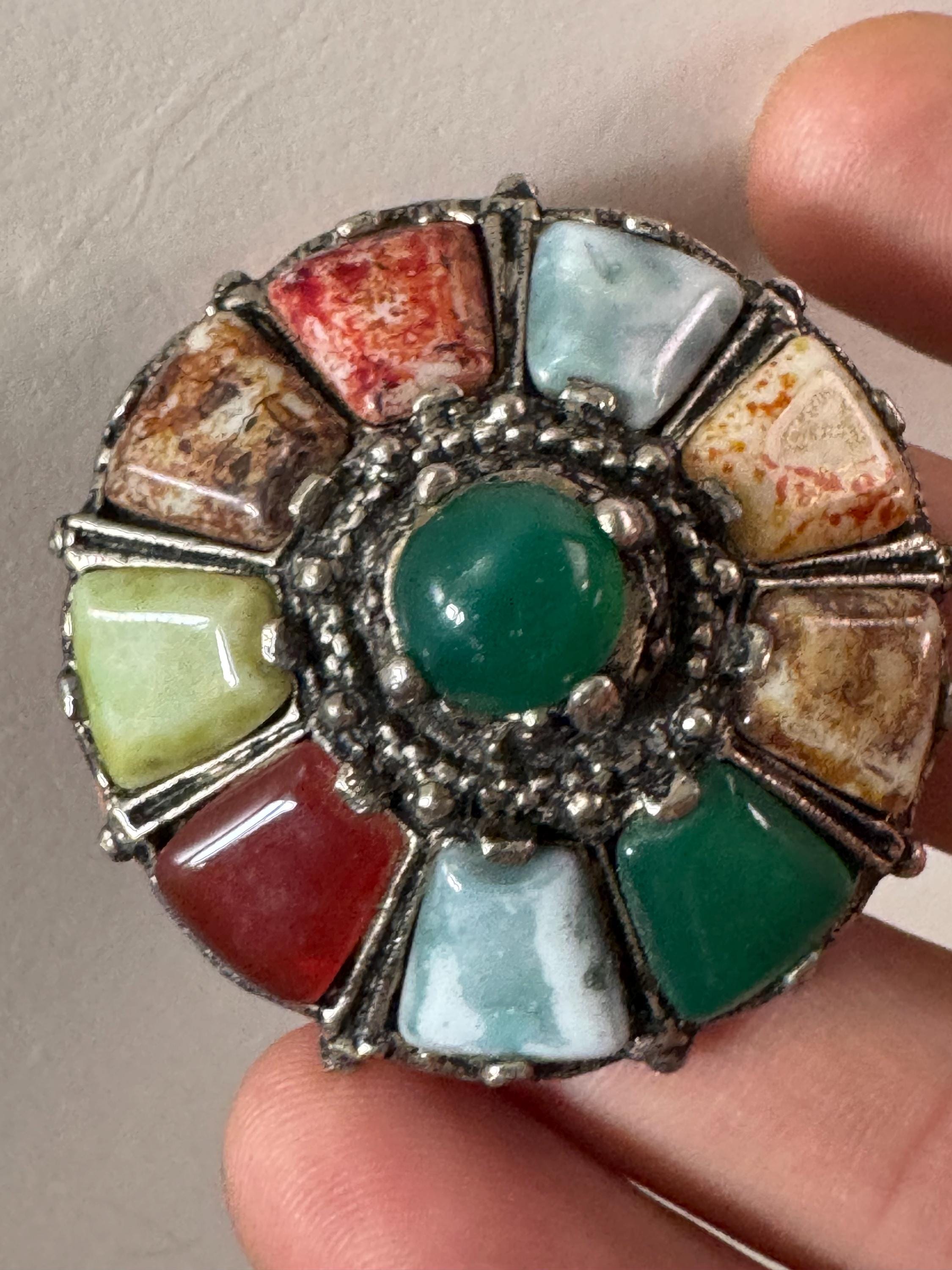 Vintage silver tone Scottish natural agates pebble glass brooch