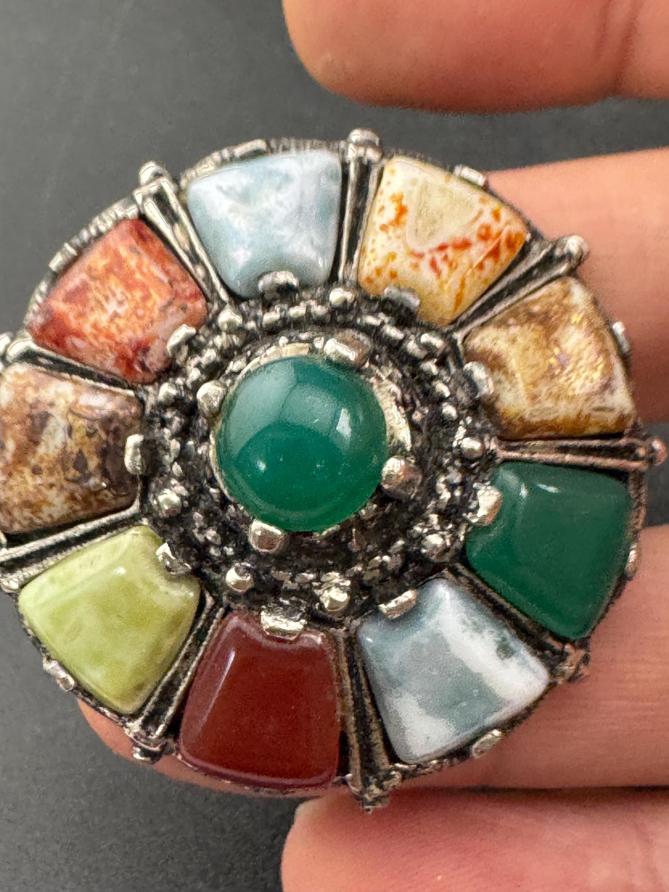 Vintage silver tone Scottish natural agates pebble glass brooch