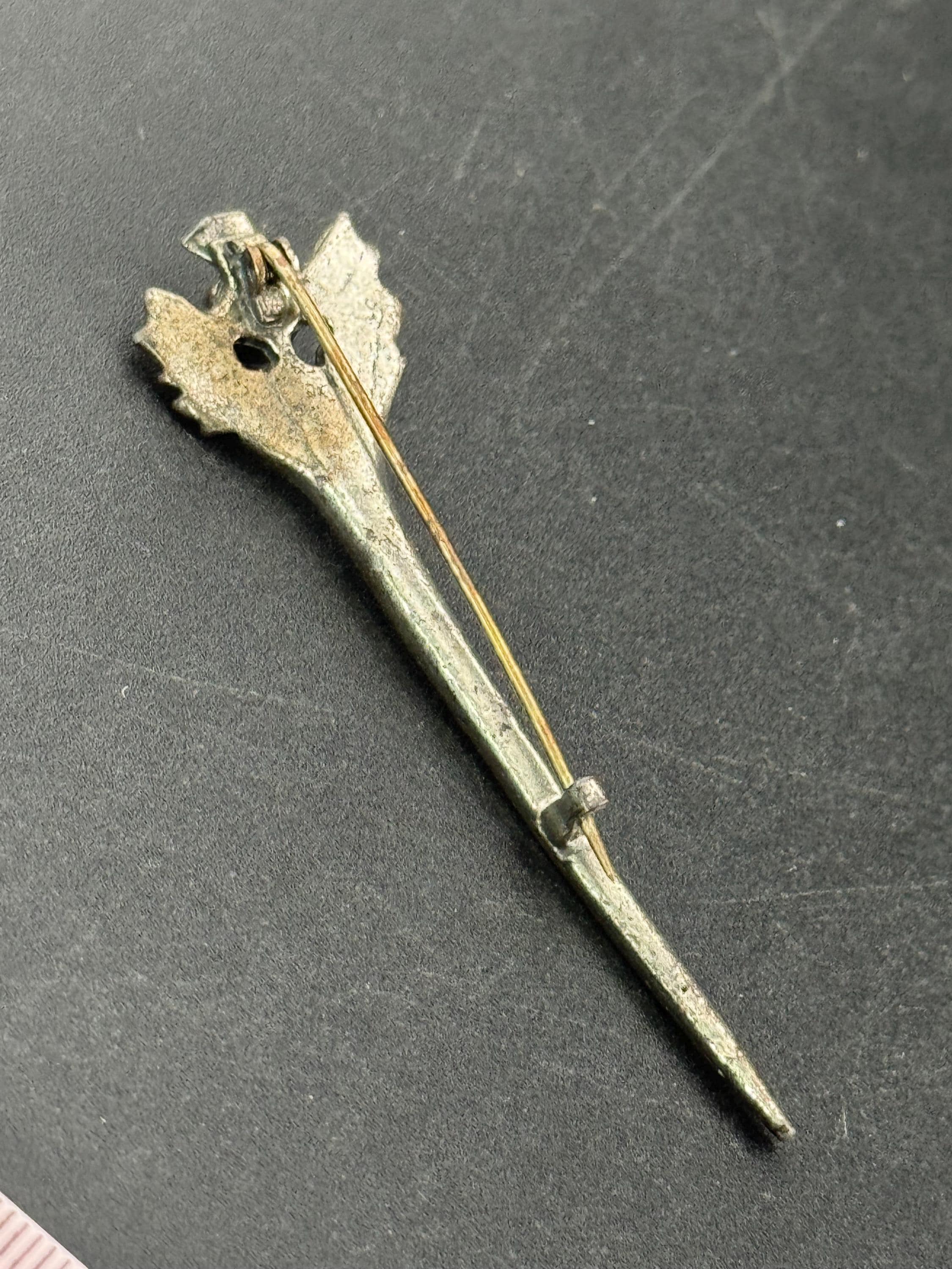 Vintage Silver Tone Scottish Dirk Kilt Pin: Celtic Faux Sapphire Brooch