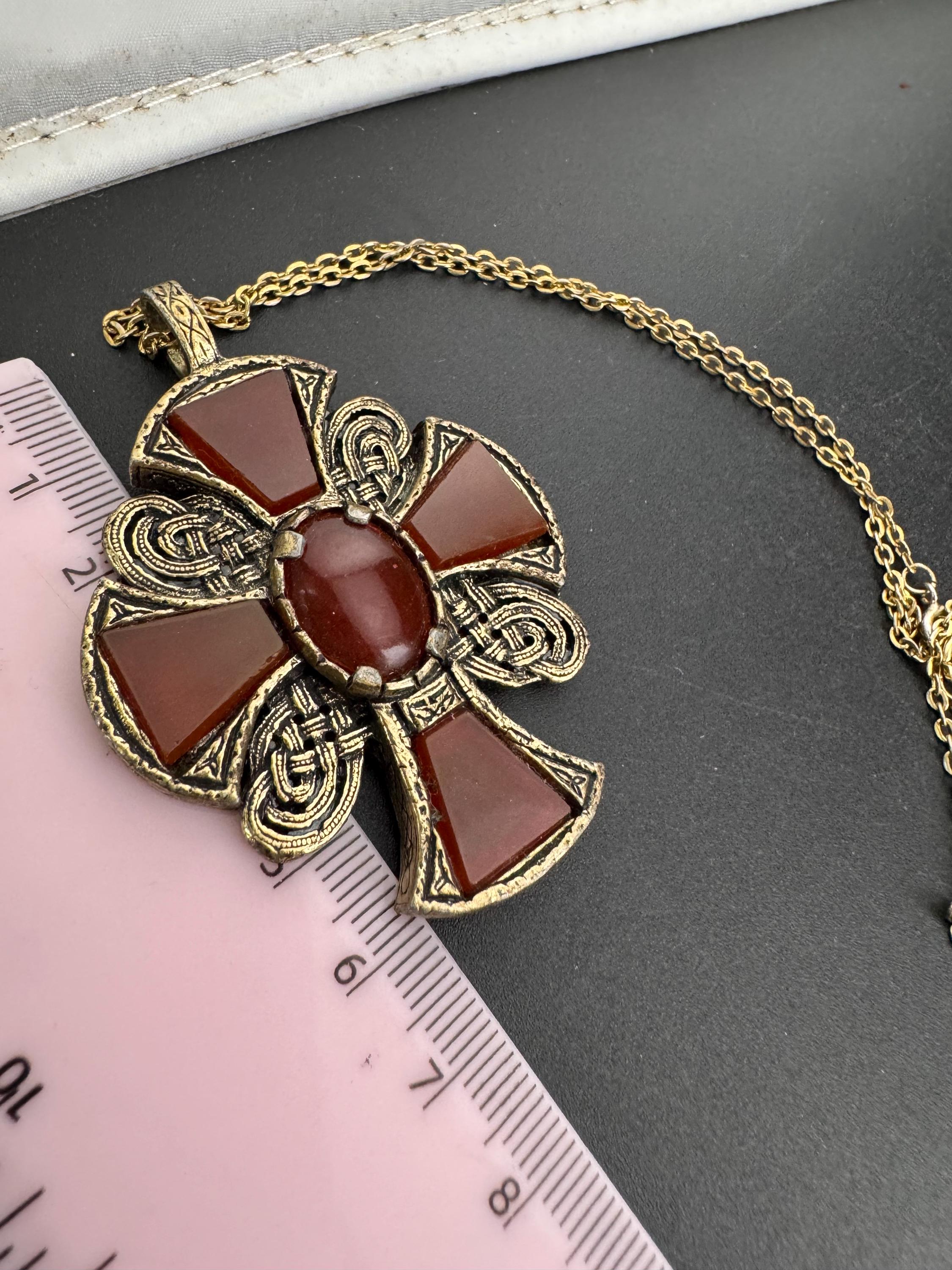 vintage deep red faux carnelian gemstone cabochon Scottish Celtic cross Pendant necklace gold tone