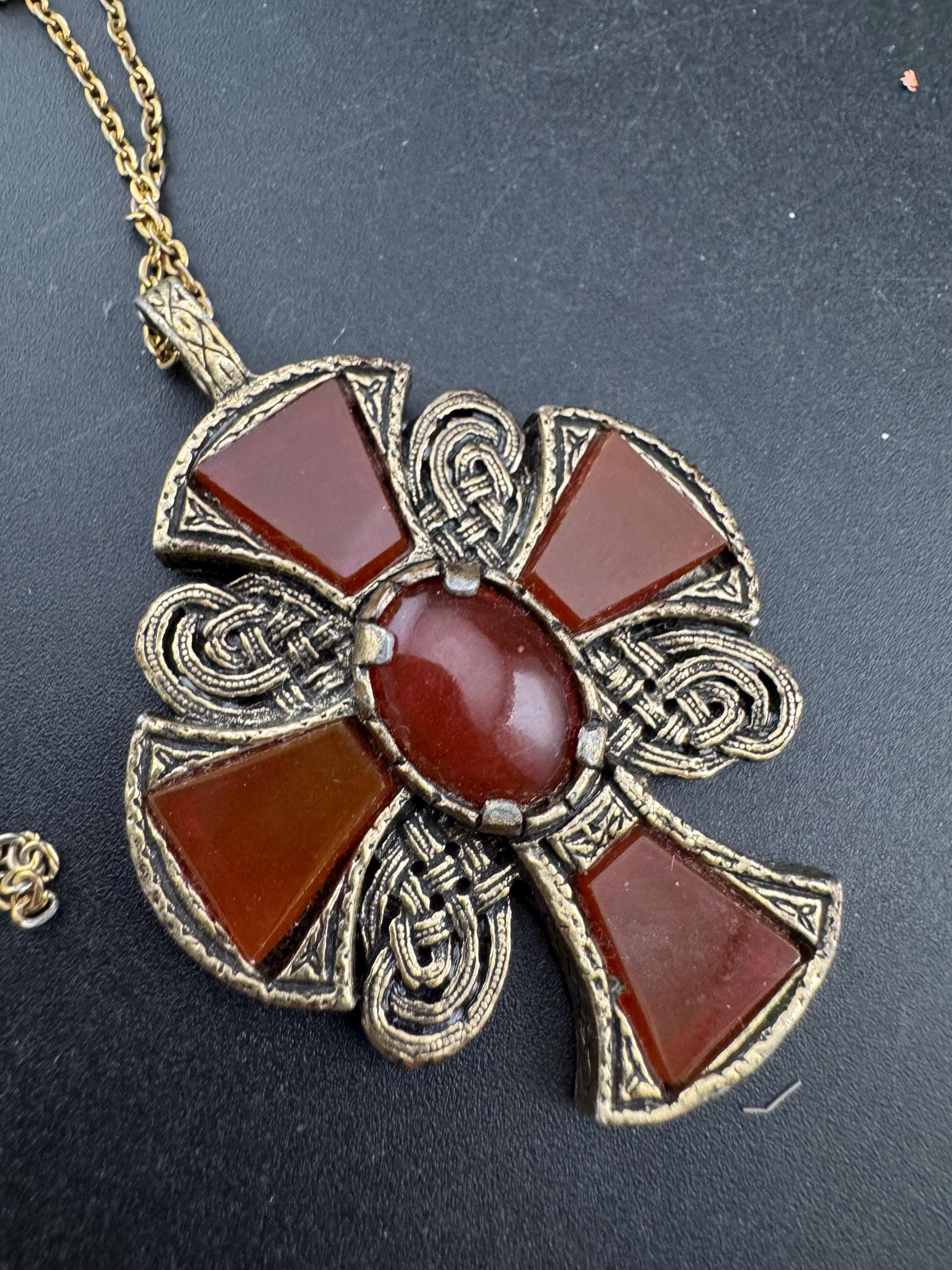vintage deep red faux carnelian gemstone cabochon Scottish Celtic cross Pendant necklace gold tone