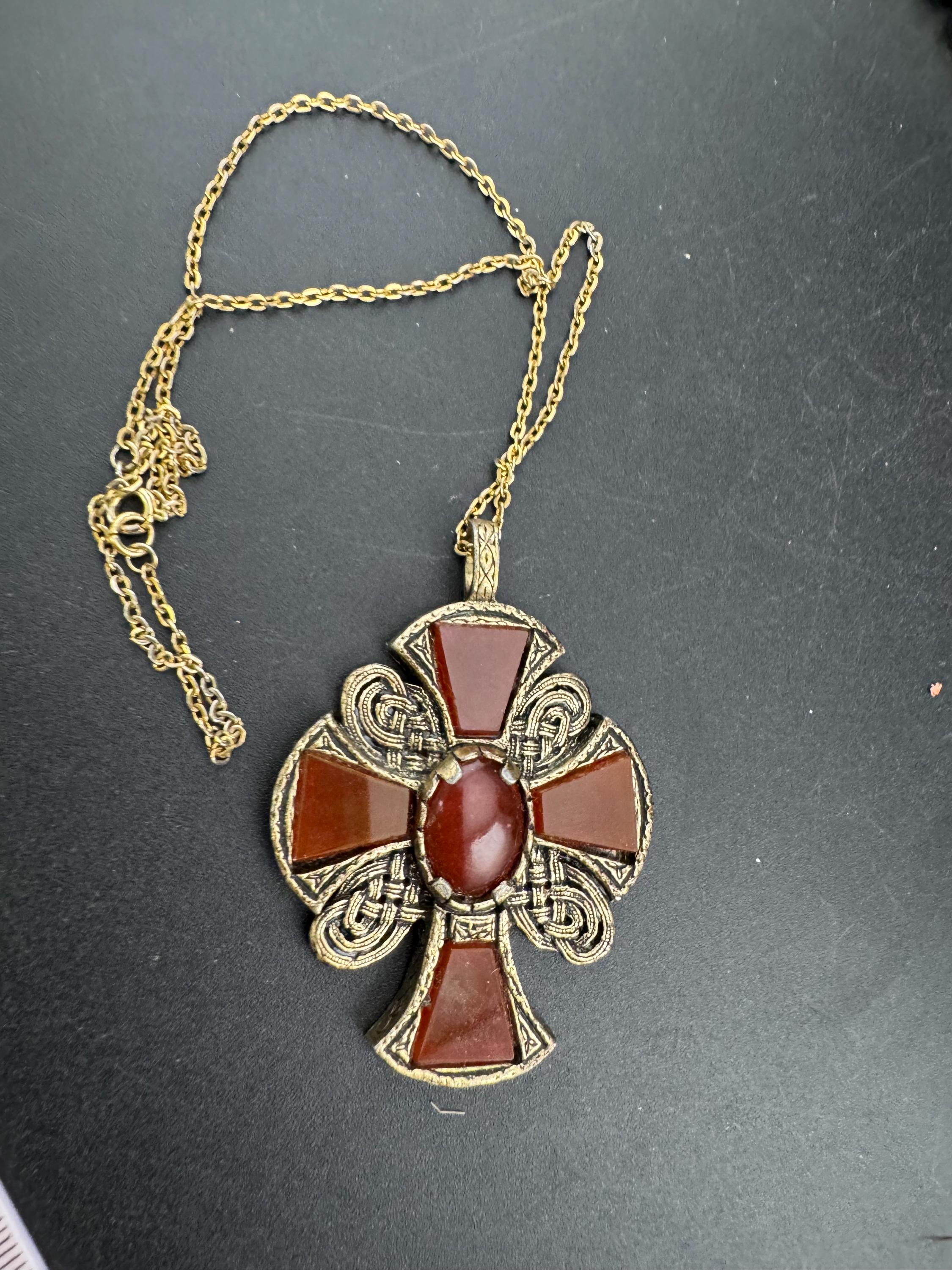 vintage deep red faux carnelian gemstone cabochon Scottish Celtic cross Pendant necklace gold tone