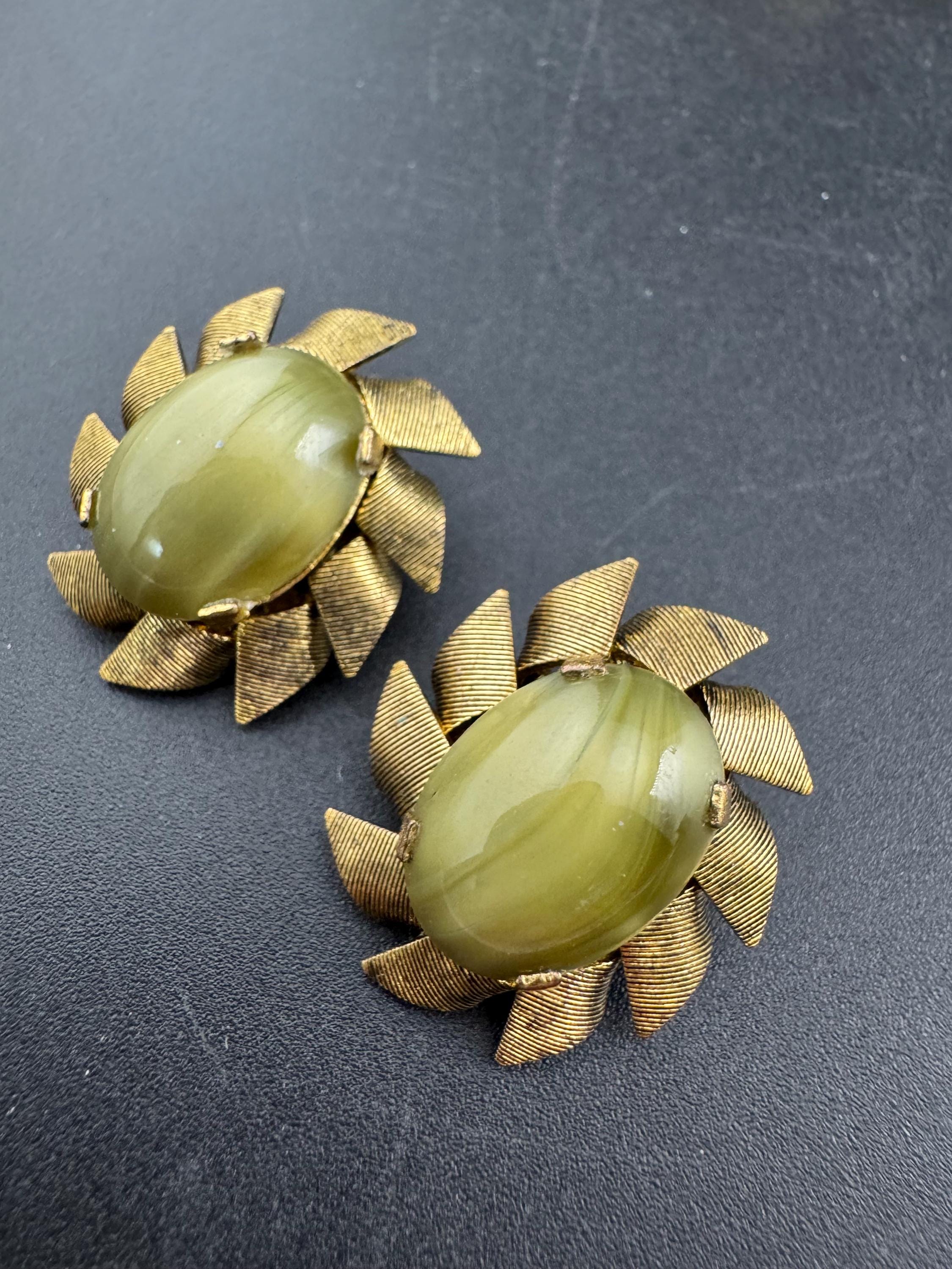 Vintage mid century green glass oval cabochon gold tone clip on earrings