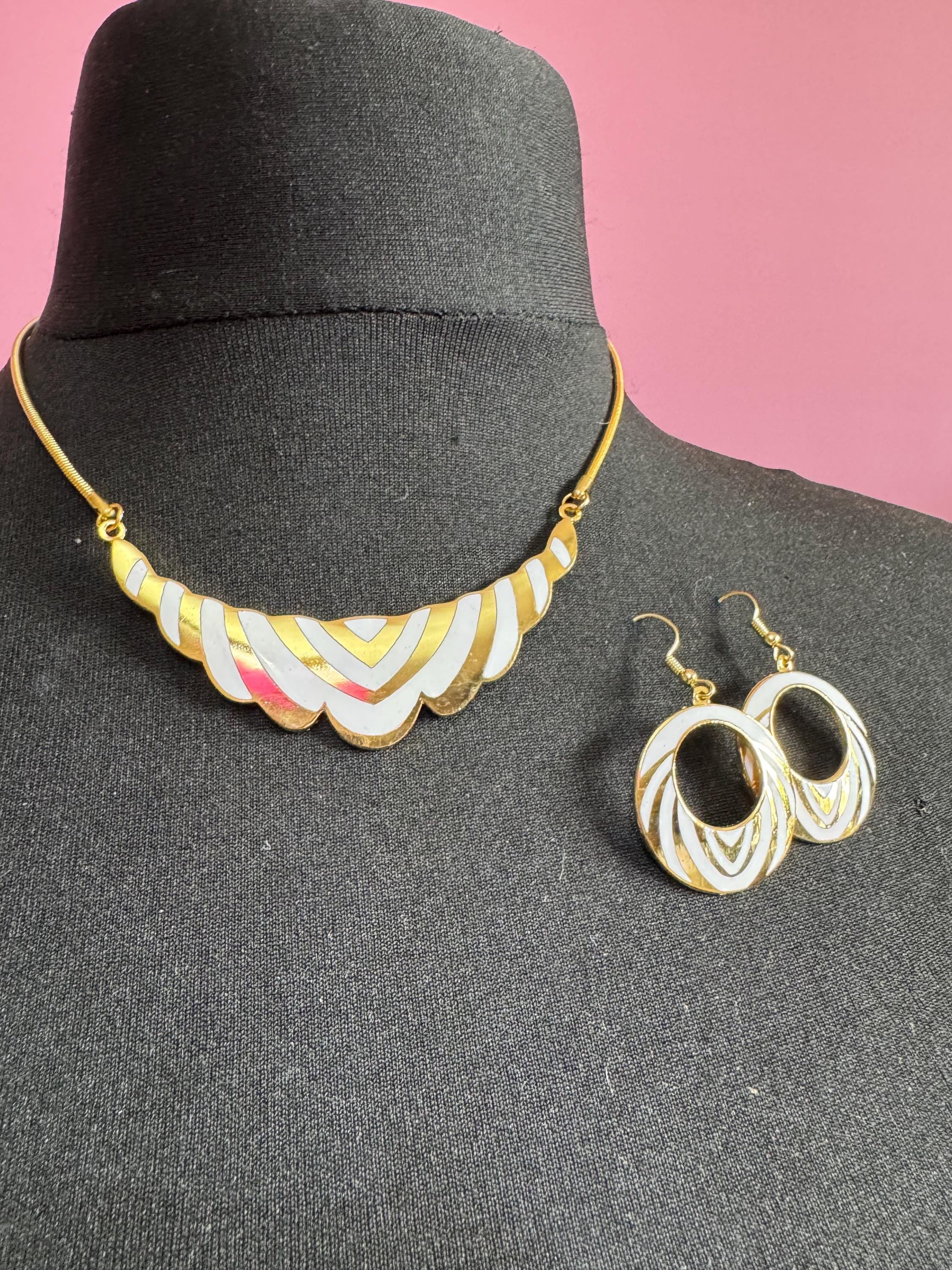 vintage 1980s white and gold enamel collar necklace and matching disc earrings, unused retro jewelry set