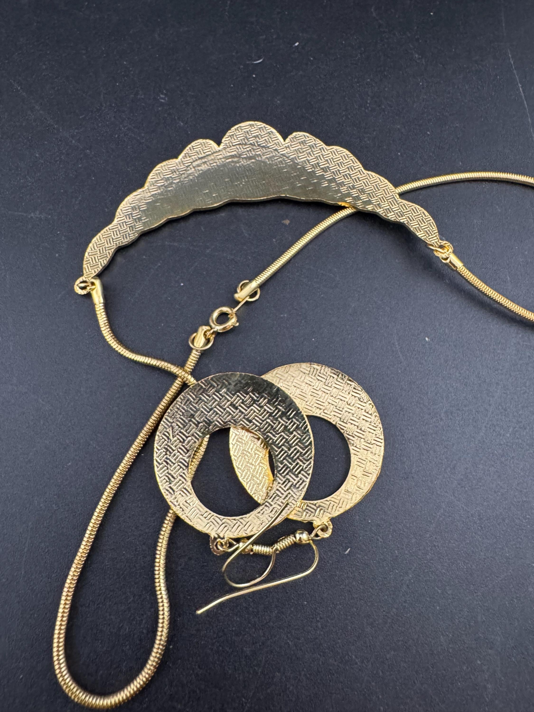 vintage 1980s white and gold enamel collar necklace and matching disc earrings, unused retro jewelry set