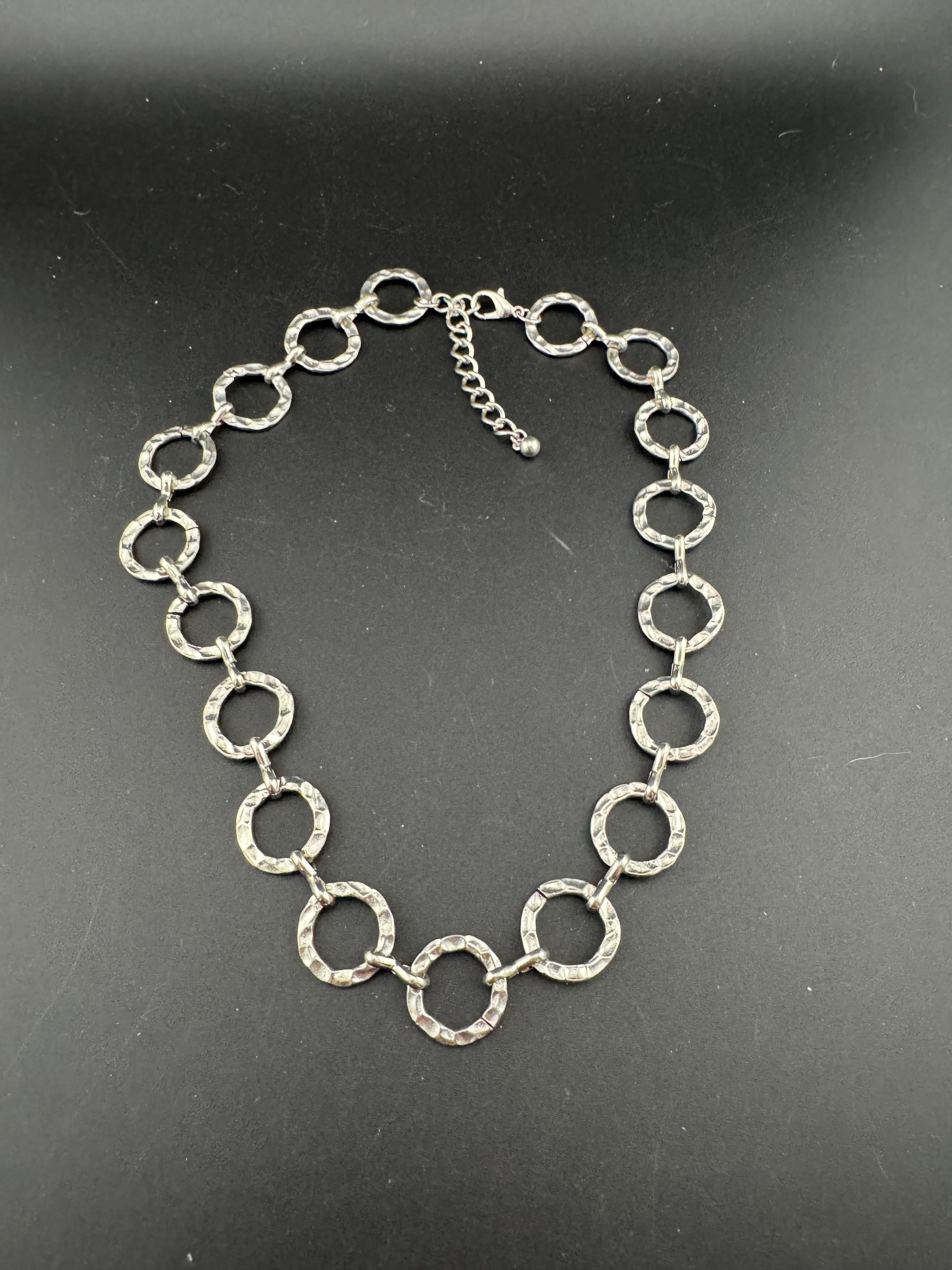 Vintage silver tone textured planished Wide chain Link round loop necklace