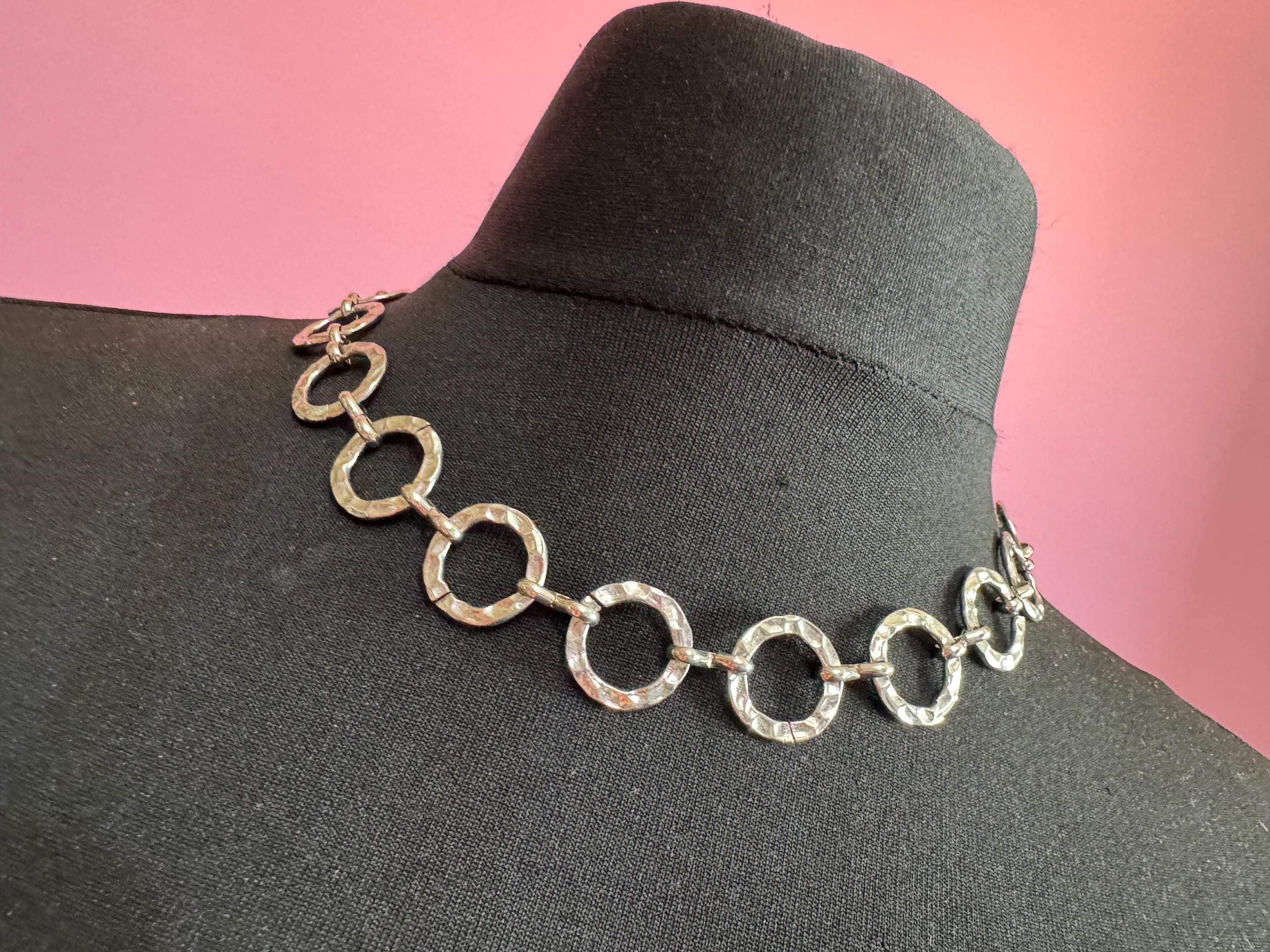 Vintage silver tone textured planished Wide chain Link round loop necklace
