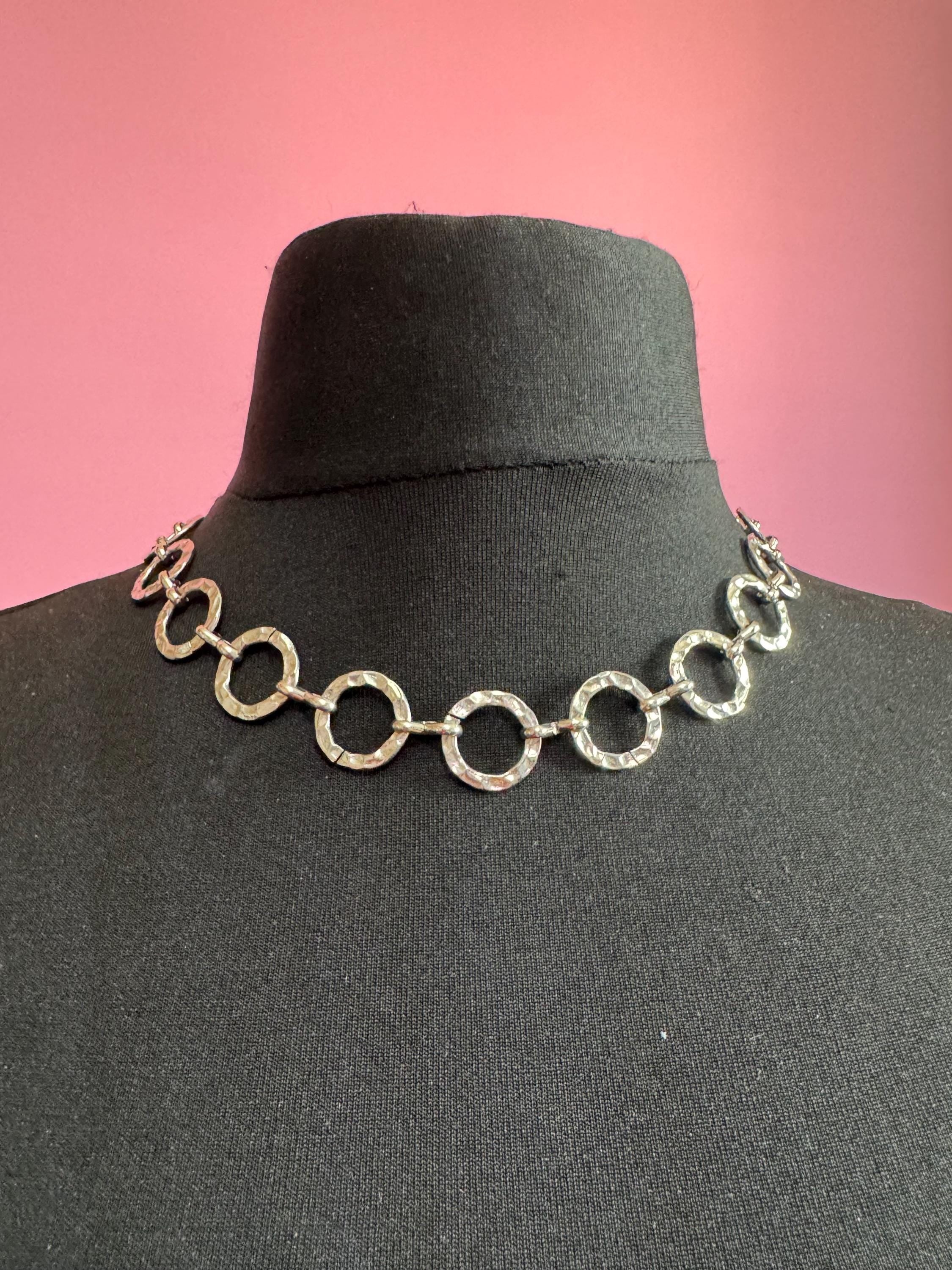 Vintage silver tone textured planished Wide chain Link round loop necklace