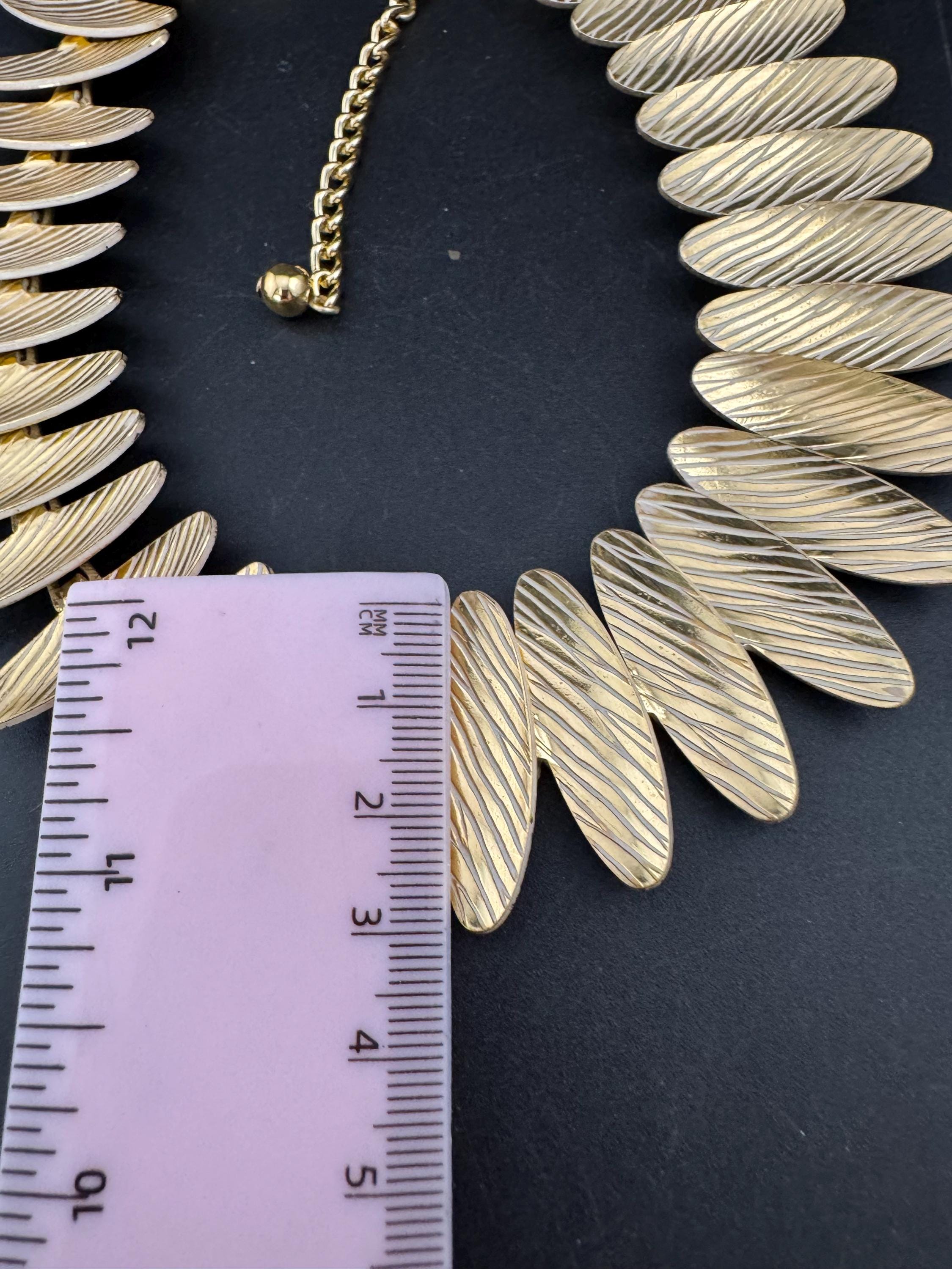 lightweight white and gold tone aluminium panel link choker necklace 1980s 43cm x 3cm