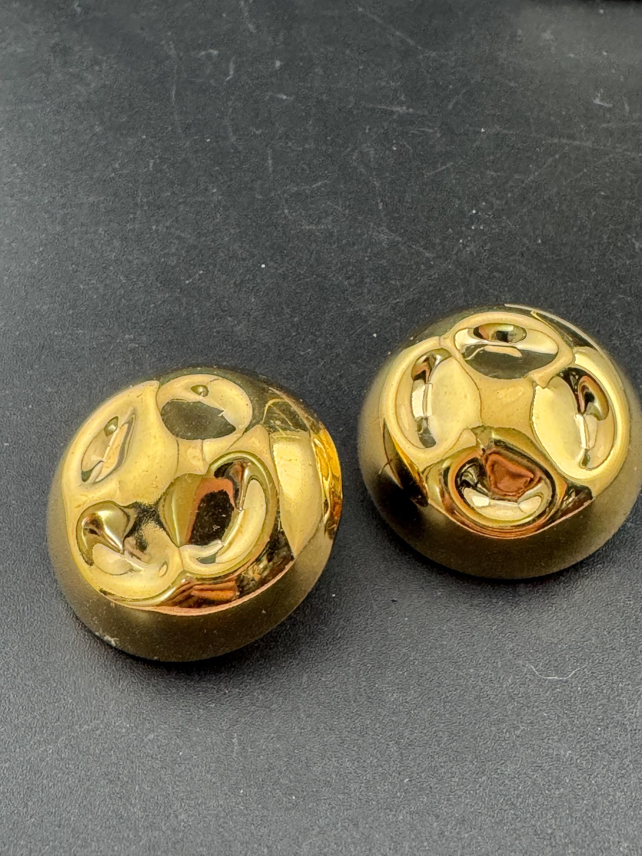 Retro 1980s style large 3.5cm Gold tone hollow domed pinched stud earrings for pierced ears