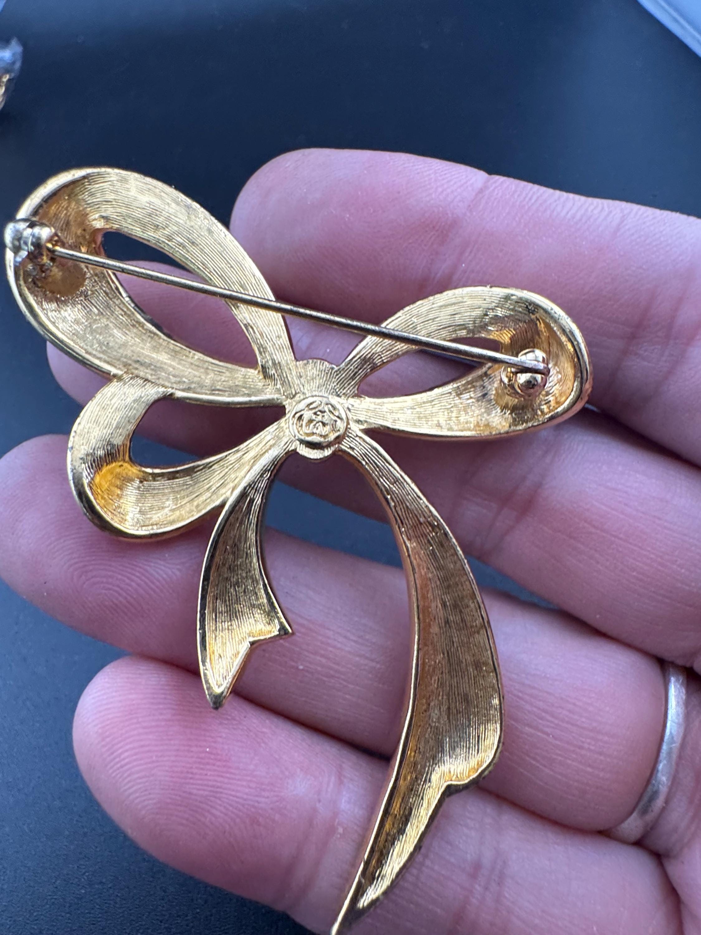 Signed Vintage high end 6cm gold tone clear diamanté bow brooch