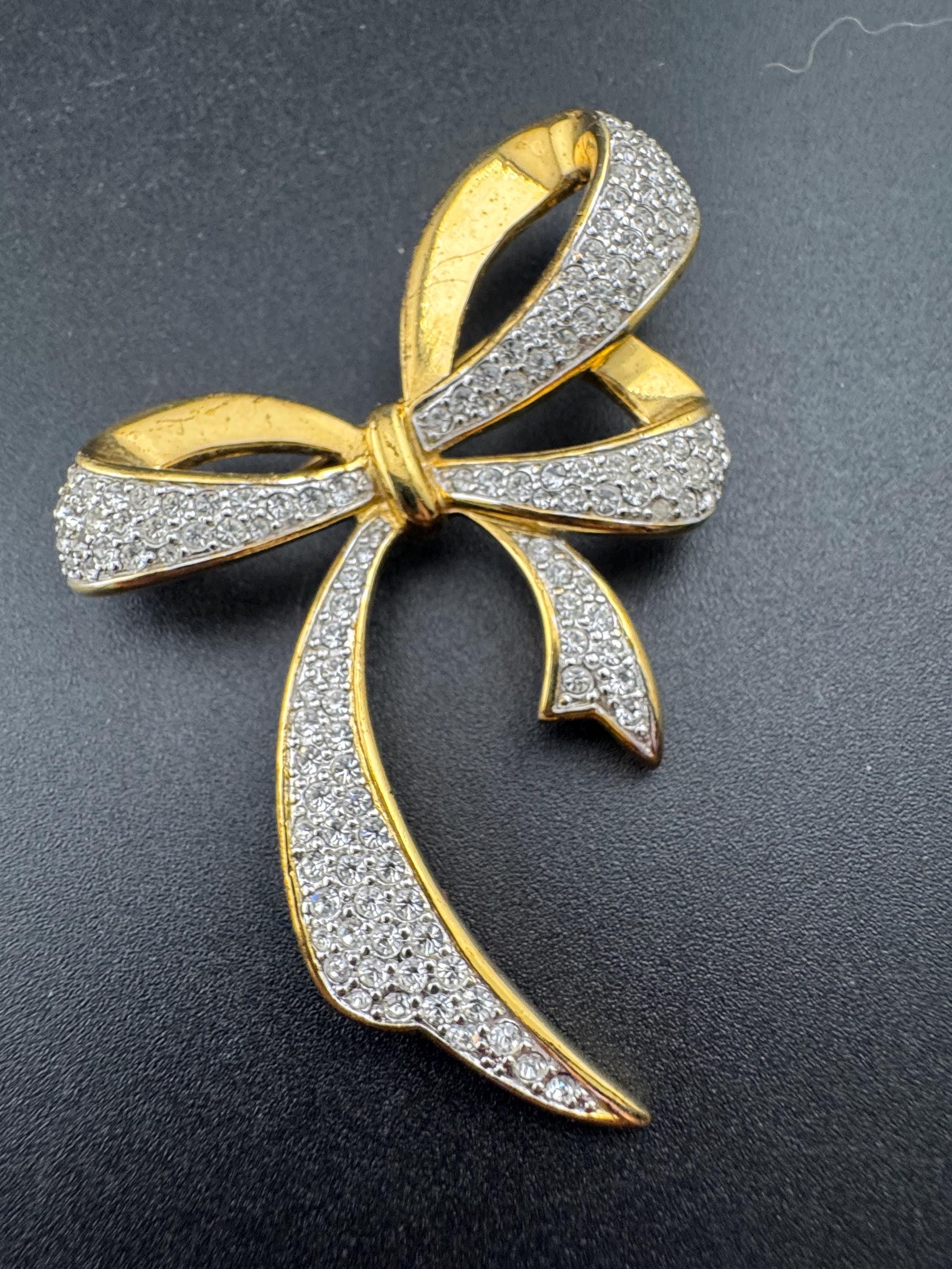 Signed Vintage high end 6cm gold tone clear diamanté bow brooch