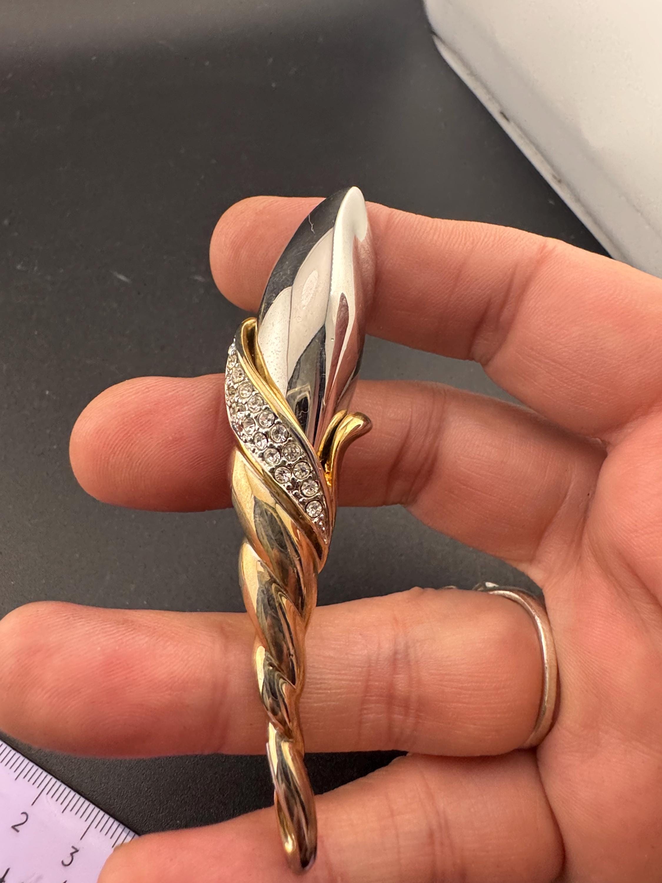 Vintage 8cm long gold and silver tone floral flower bud diamante brooch 80s