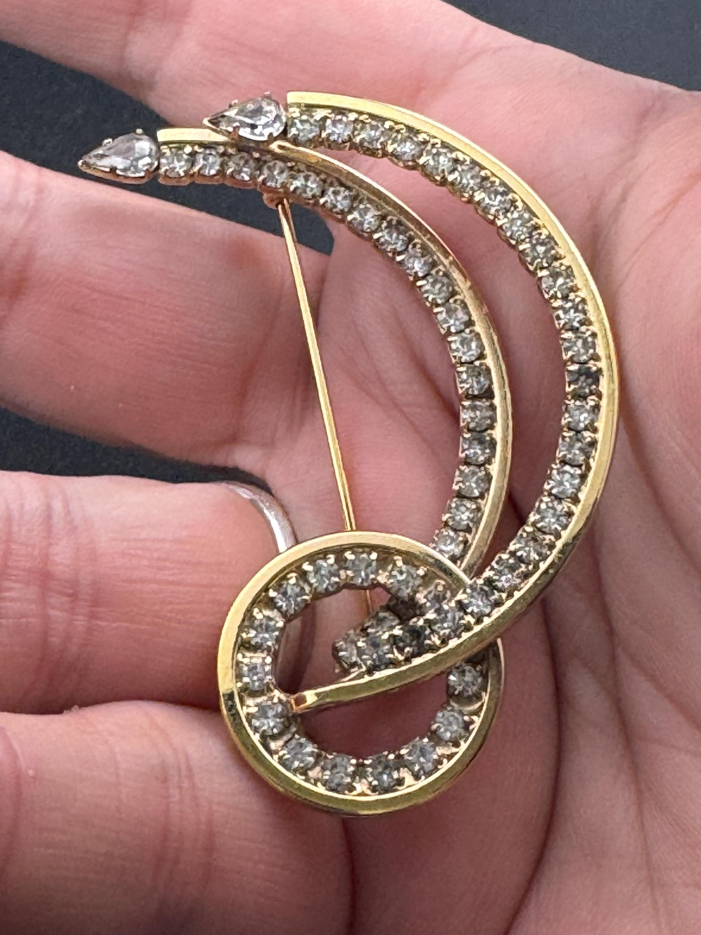 Large vintage stylish gold tone clear diamanté glass abstract swirl brooch