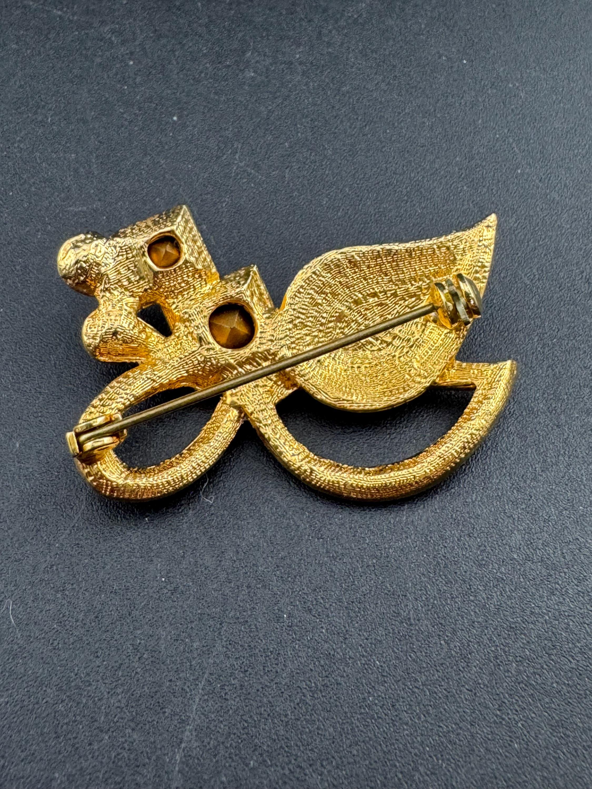 Vintage ruby red square glass rhinestone 3.5cm gold tone abstract floral brooch 1970s