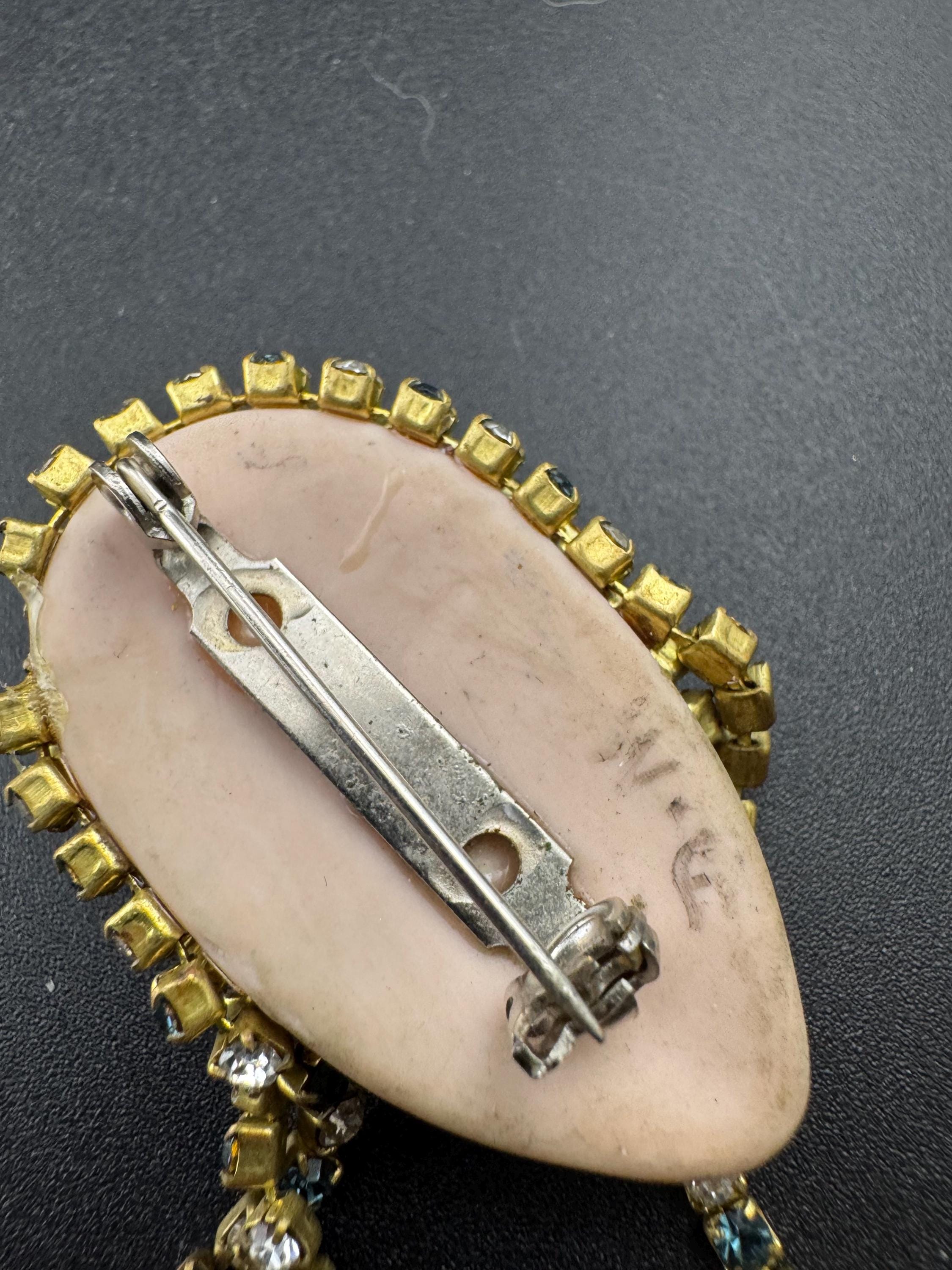 vintage 1980s green emerald  rhinestone flapper girl porcelain ladies face drop brooch