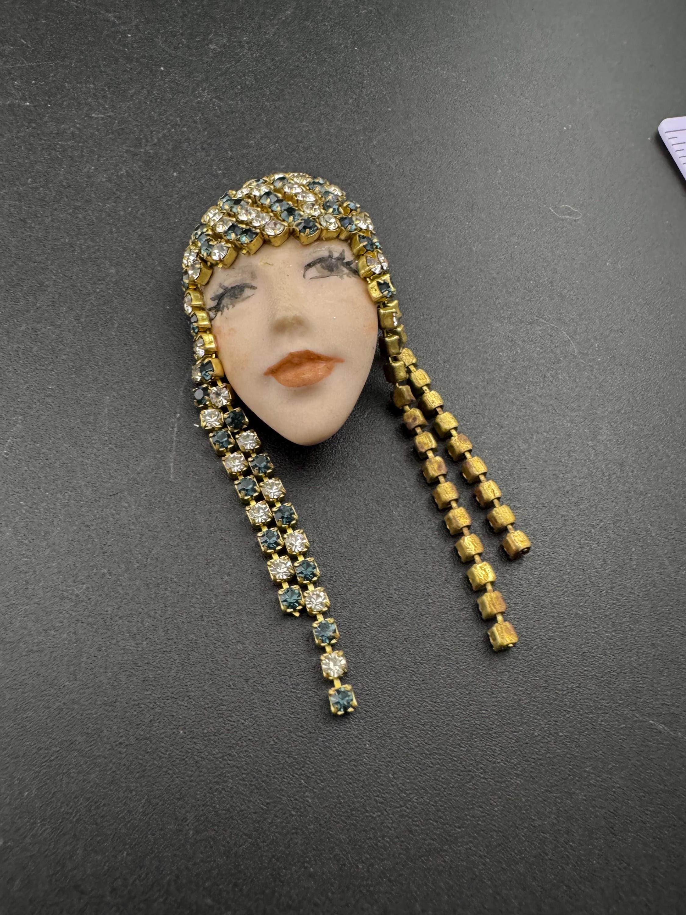vintage 1980s green emerald  rhinestone flapper girl porcelain ladies face drop brooch