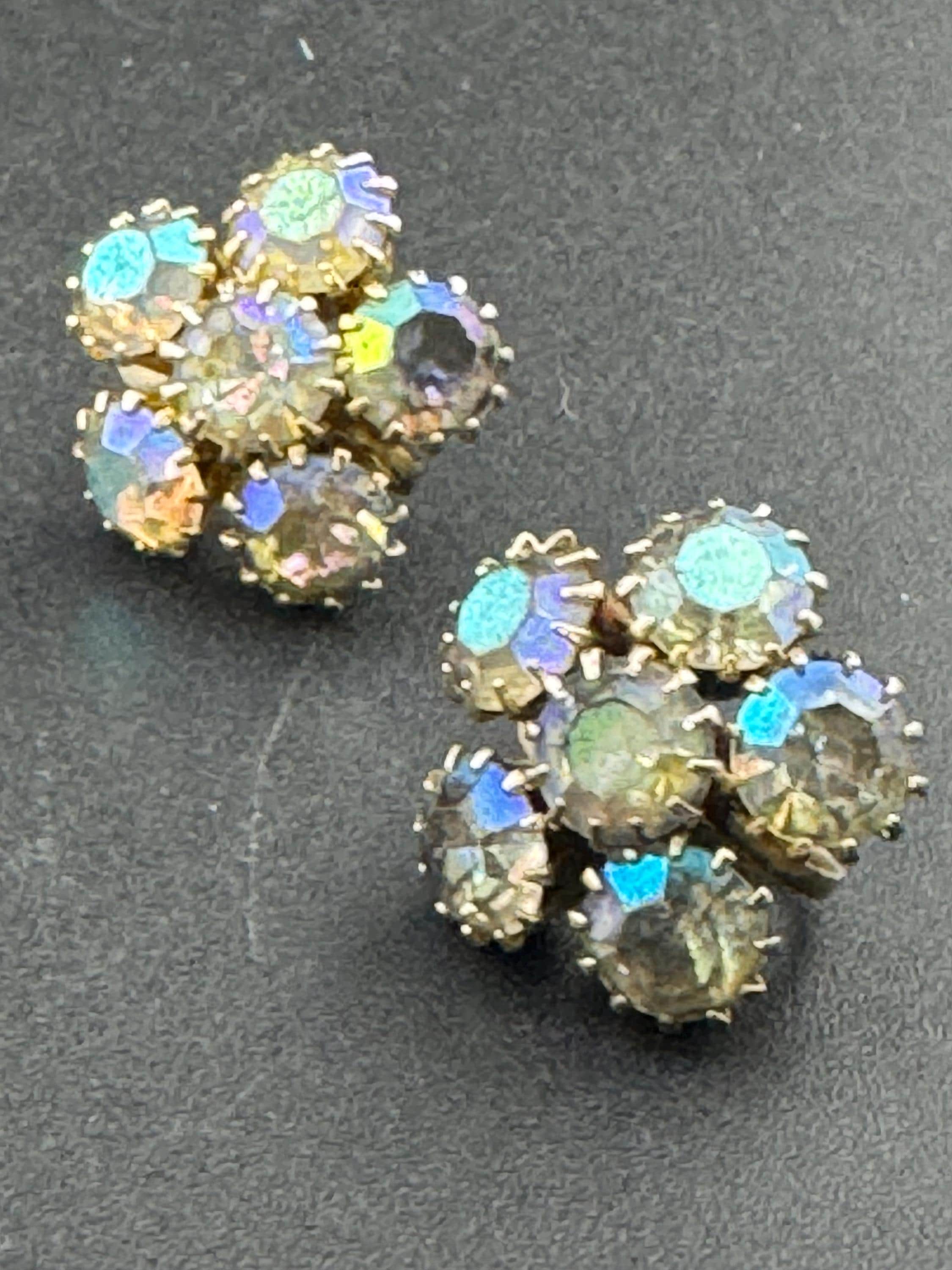 Singed JEWELCRAFT Vintage mid century aurora borealis rhinesone clip On stud Earrings gold Tone