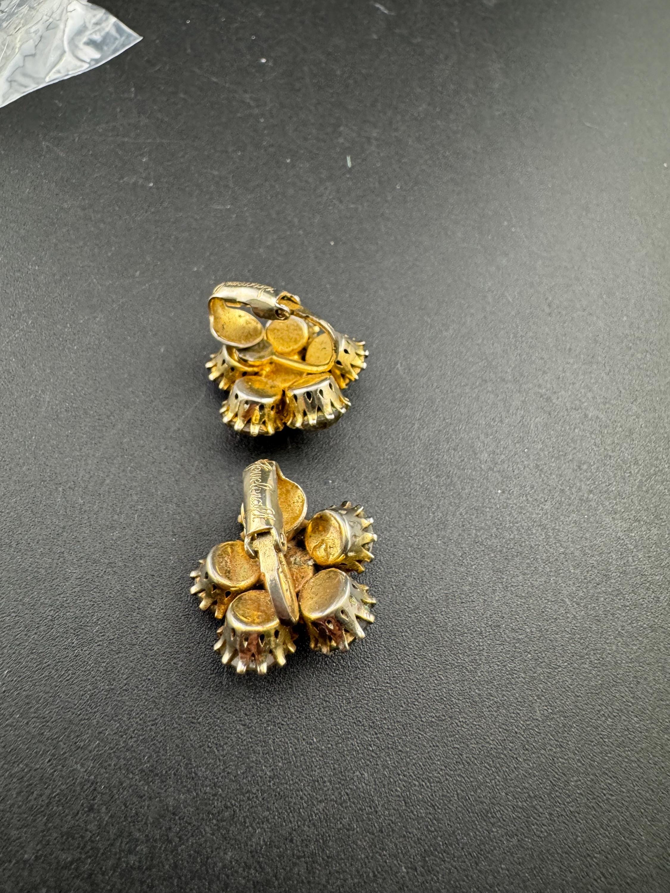Singed JEWELCRAFT Vintage mid century aurora borealis rhinesone clip On stud Earrings gold Tone