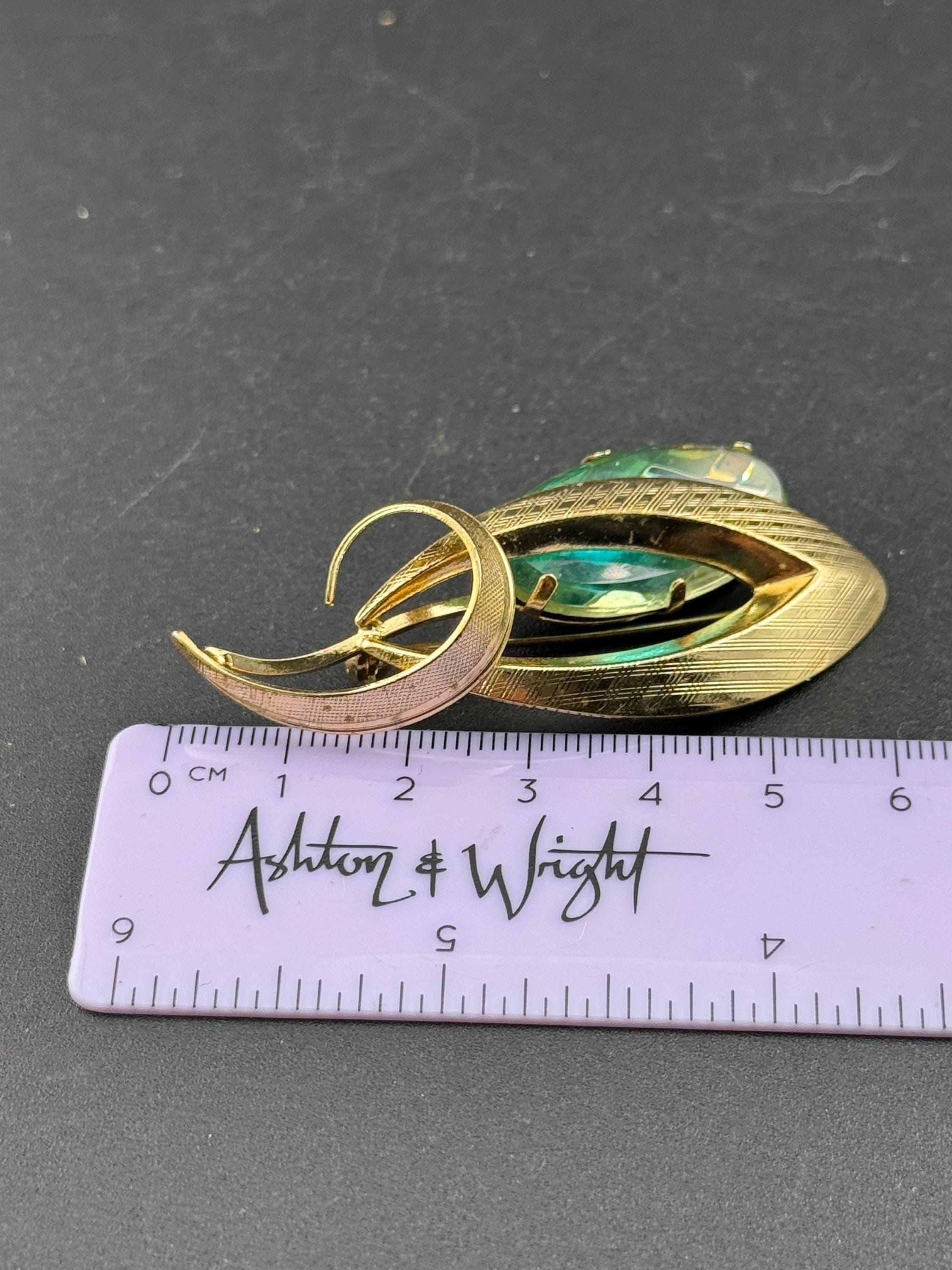 Vintage Mid Century pretty floral gold tone green rhinestone flower brooch 1940s 1950s