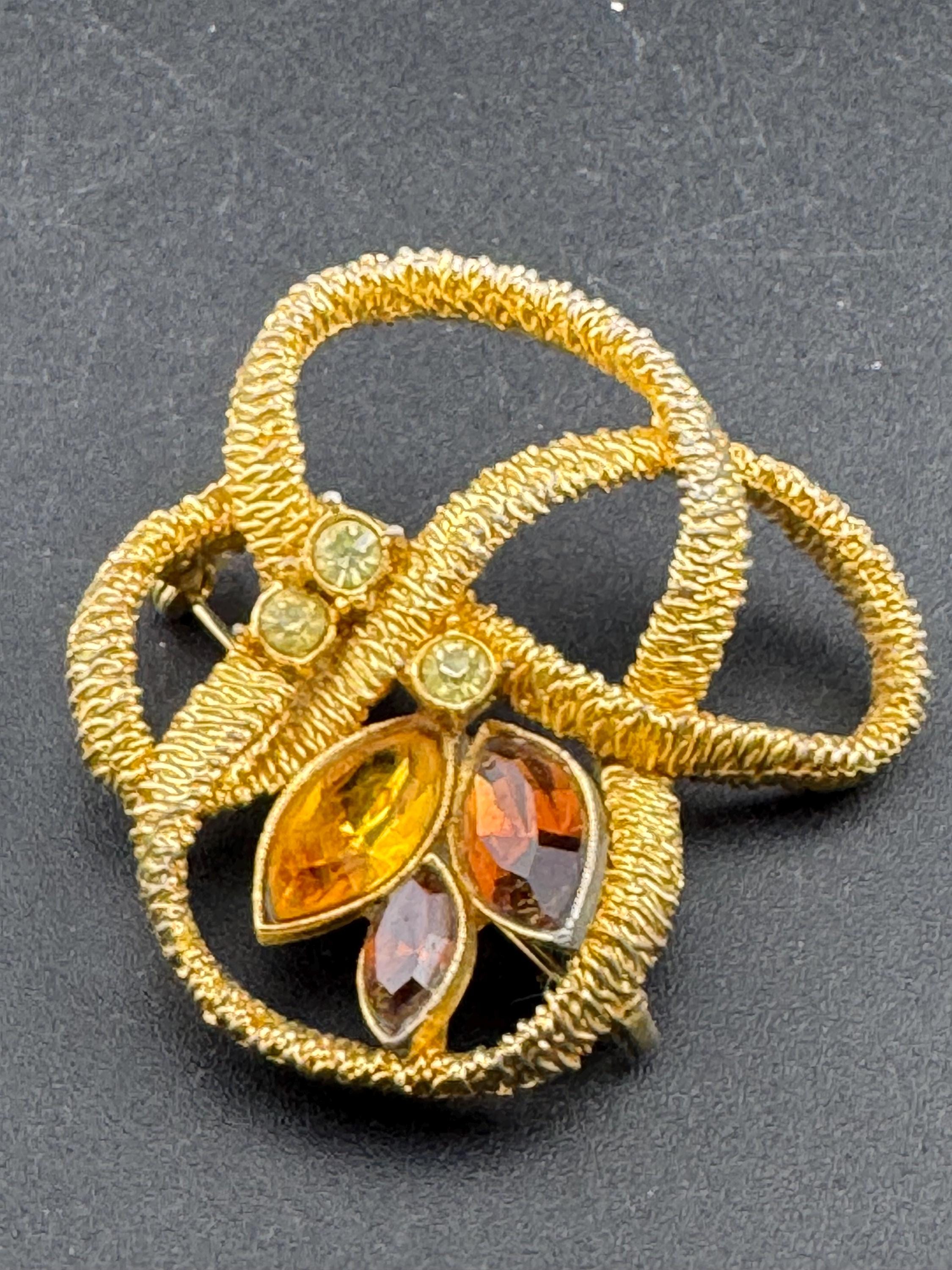 Large 6cm vintage modernist gold tone brown cognac and amber glass abstract brooch