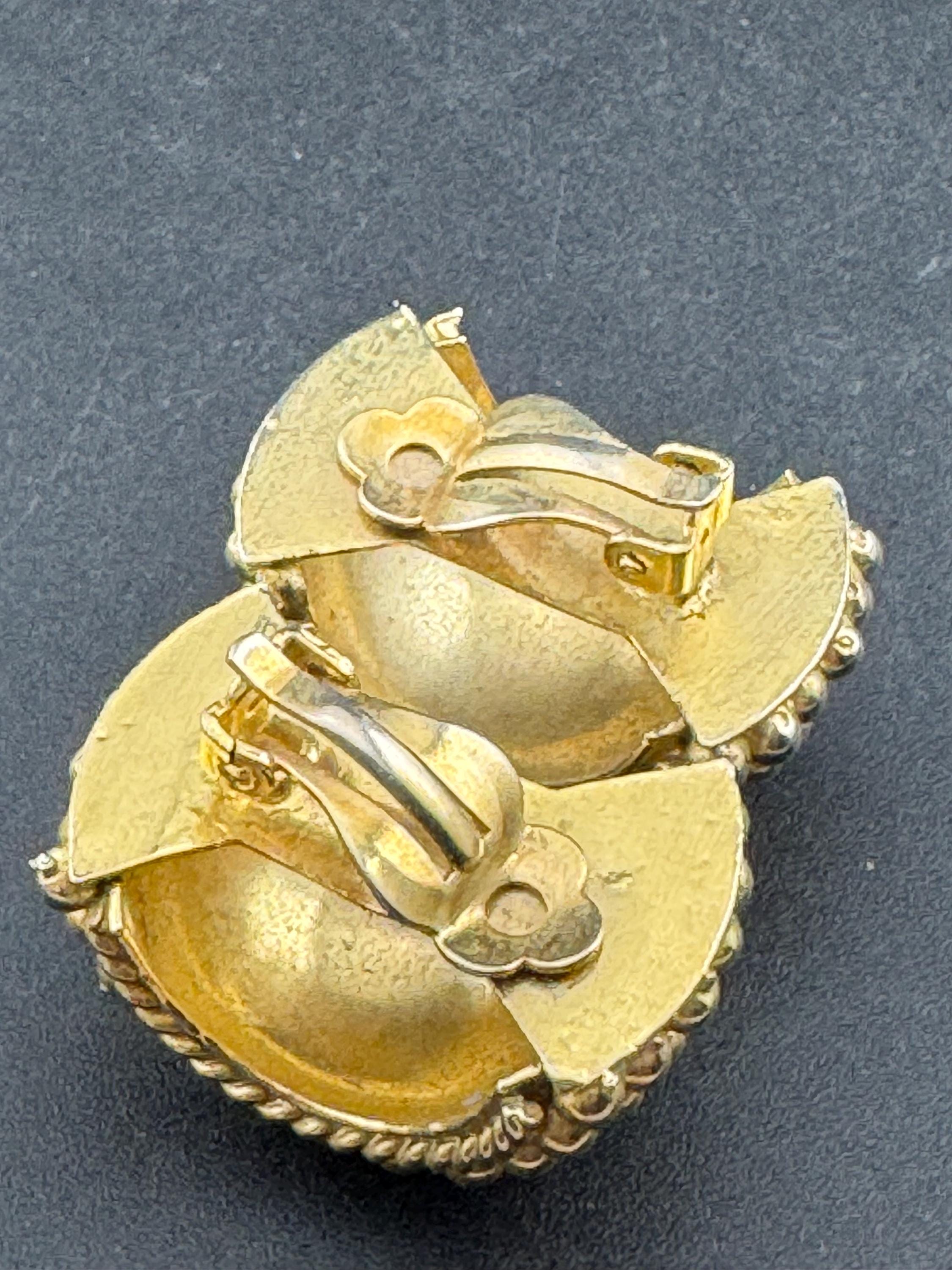 Vintage gold tone ornate ball beaded half hoop textured designer style clip on earrings