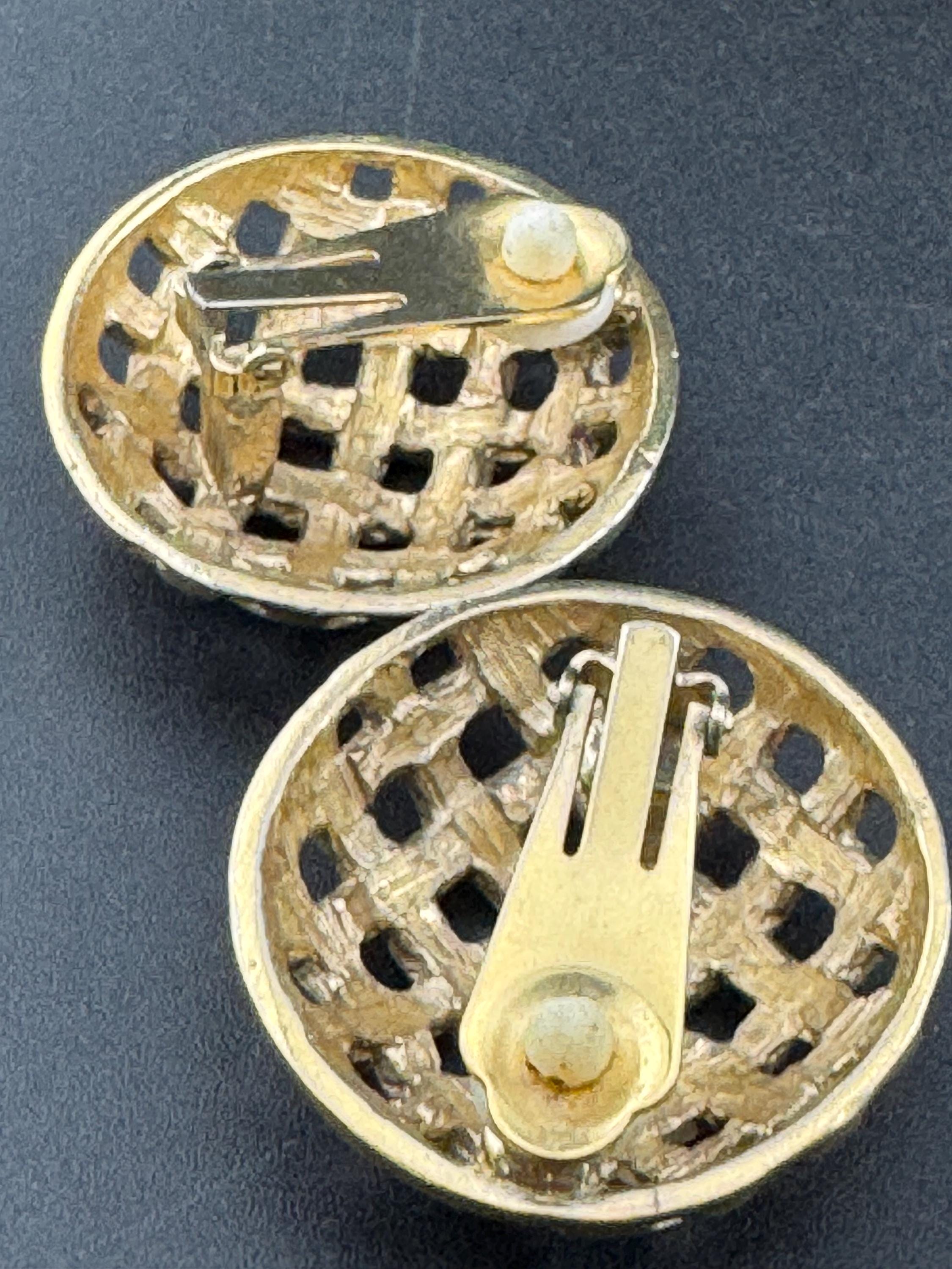 Oversized 3.5cm round basket weave   clip on stud earrings gold tone woven vintage
