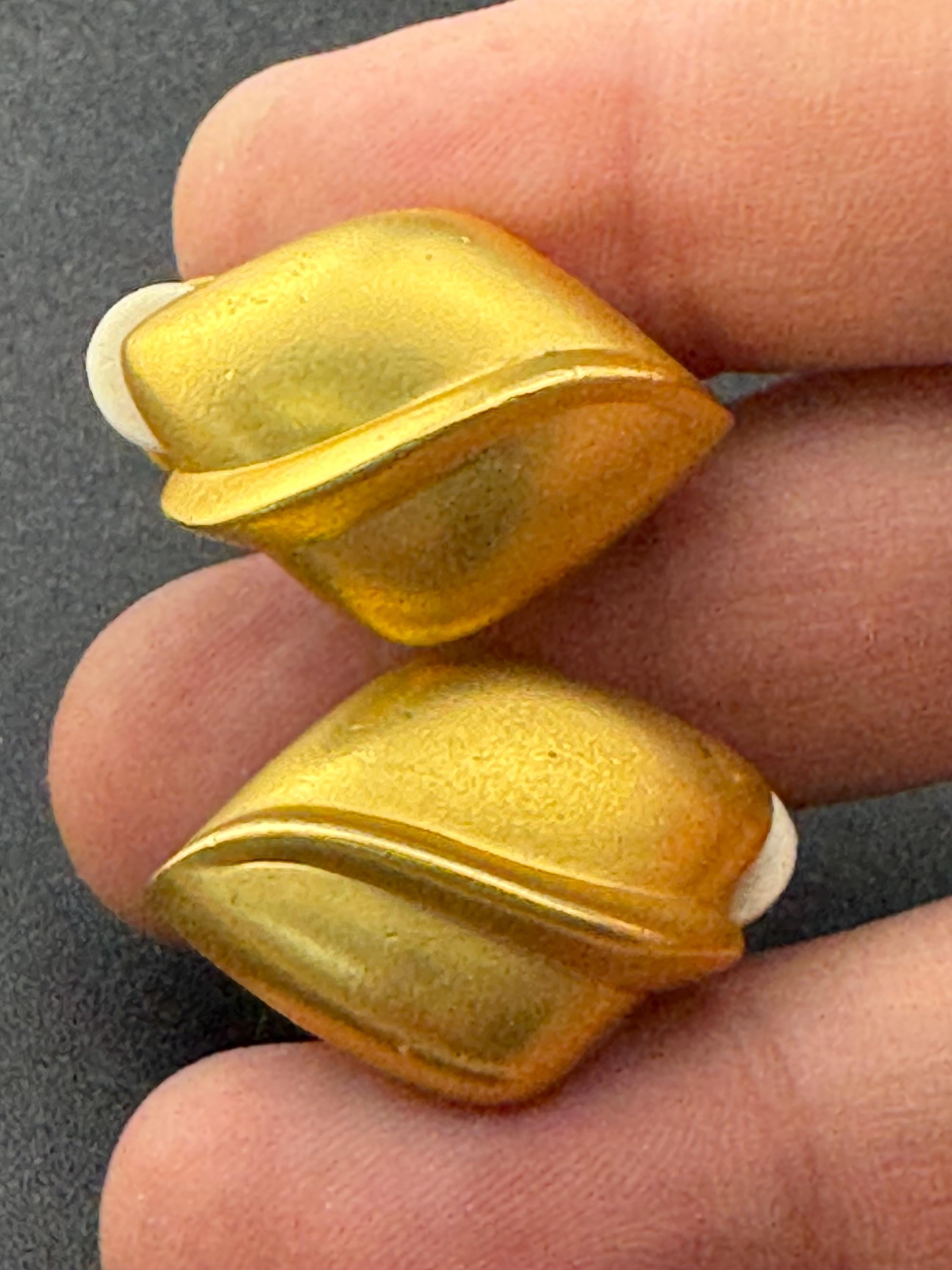Matt gold tone Vintage 2.75cm abstract leaf yellow metal clip on earrings, studs