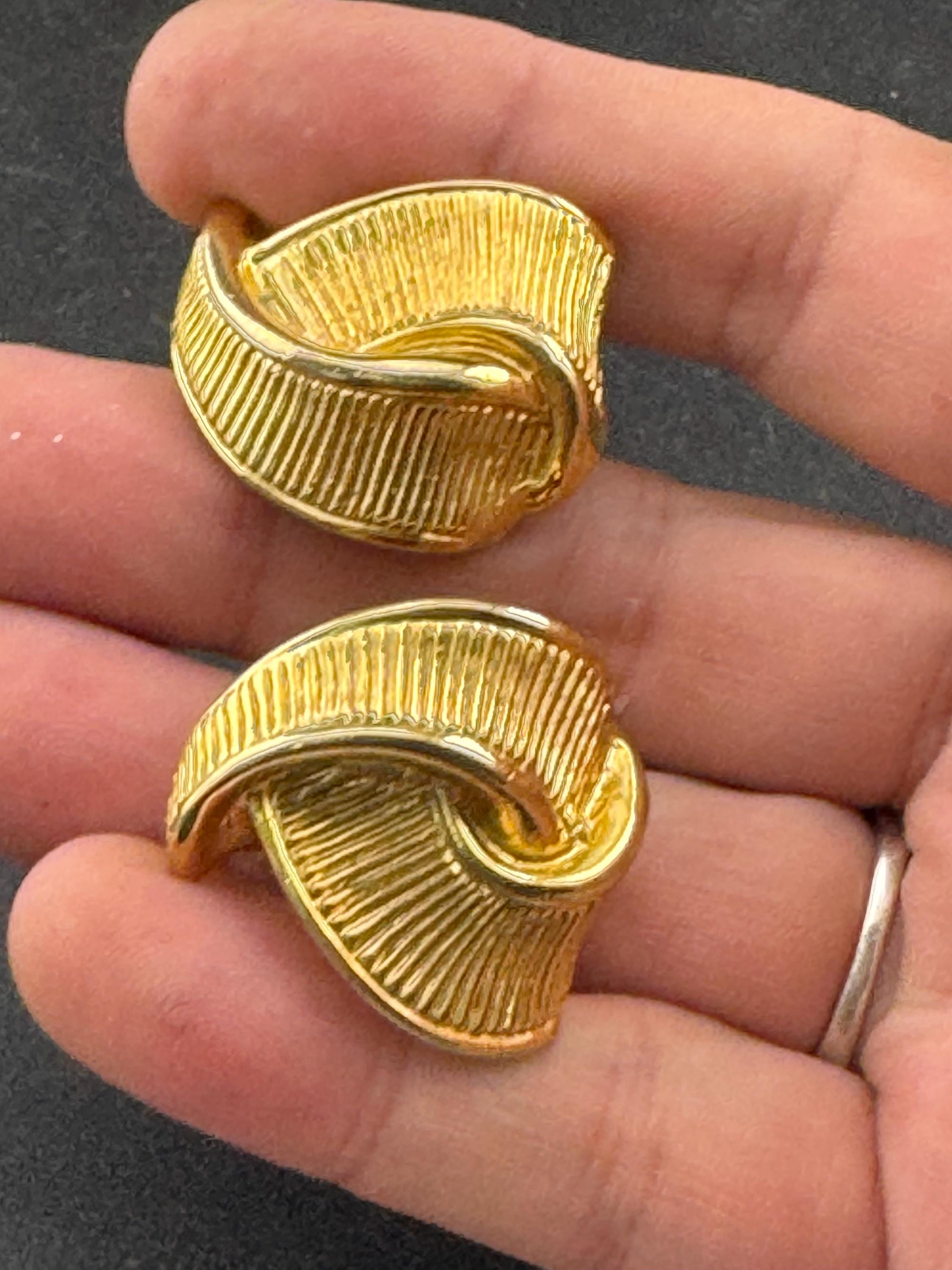 Vintage 3cm abstract textured metal clip on earrings gold tone