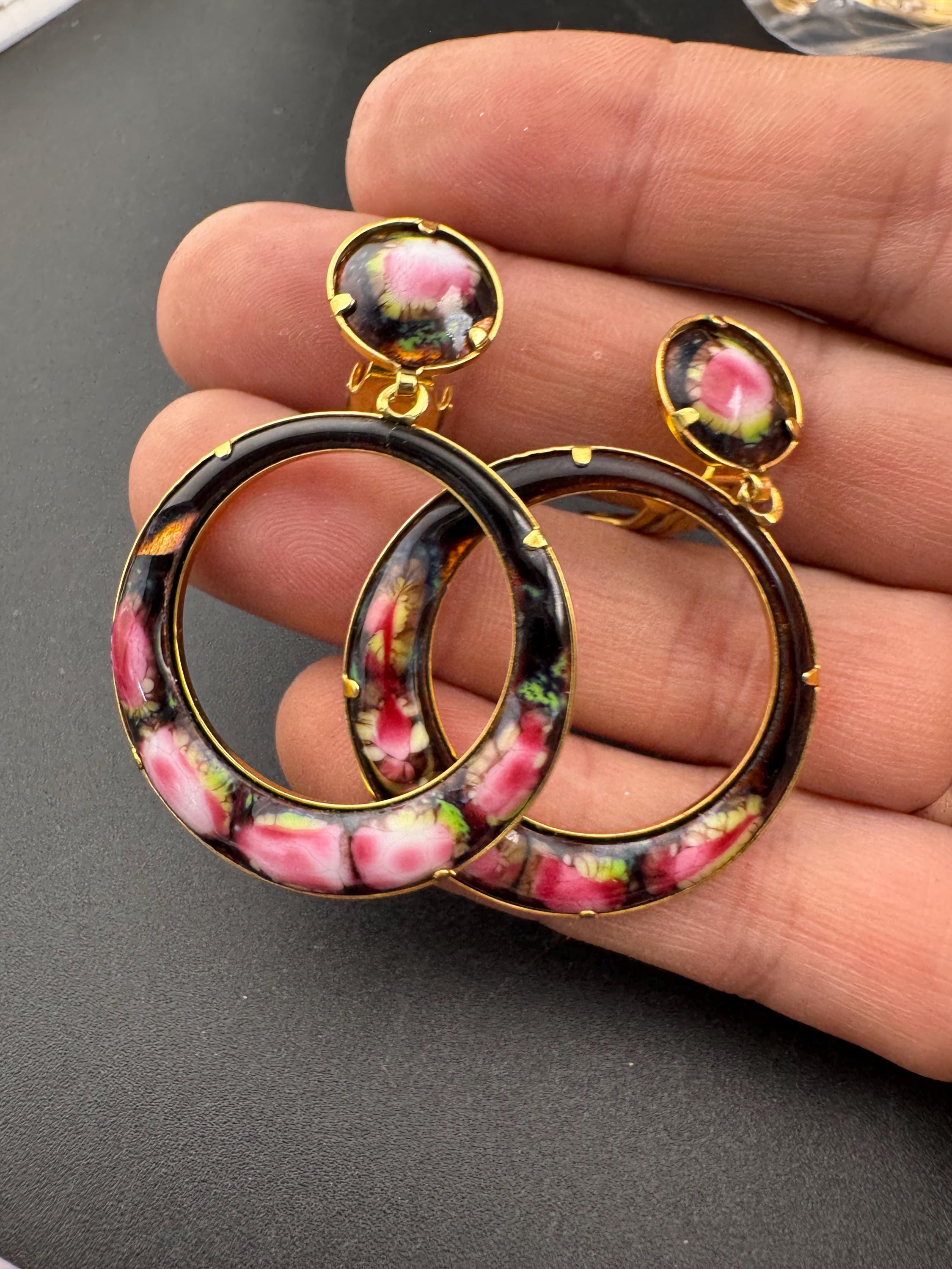 Vintage 1980s black enamel pink floral gold tone big loop clip on earrings